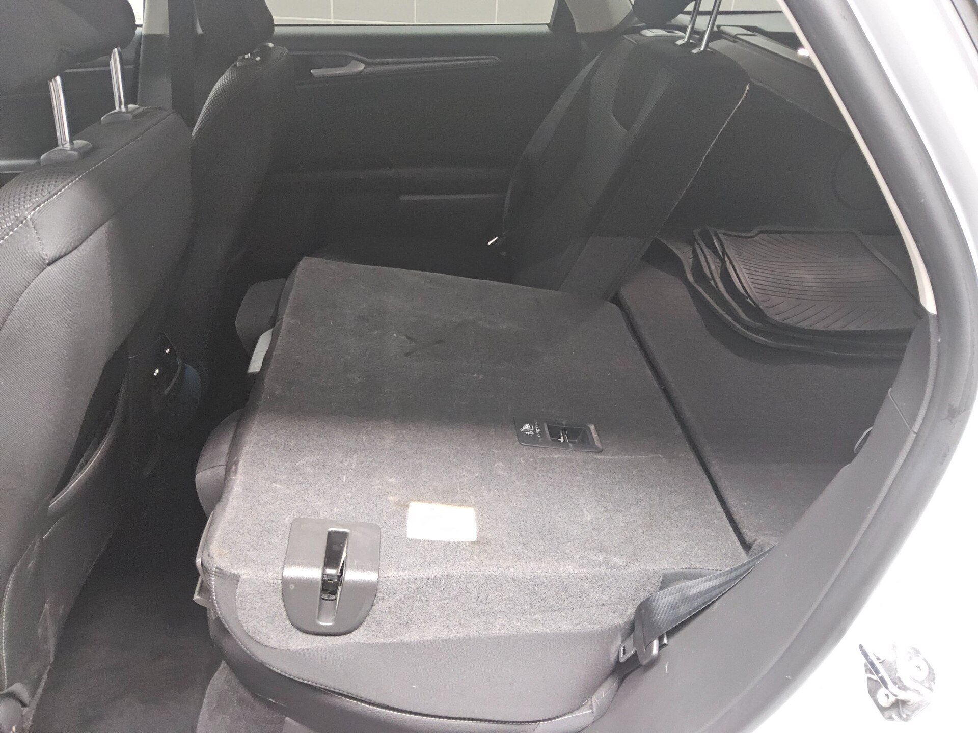 Ford Mondeo Turnier 2.0 EB Titanium Navi LED AHK Shz 12