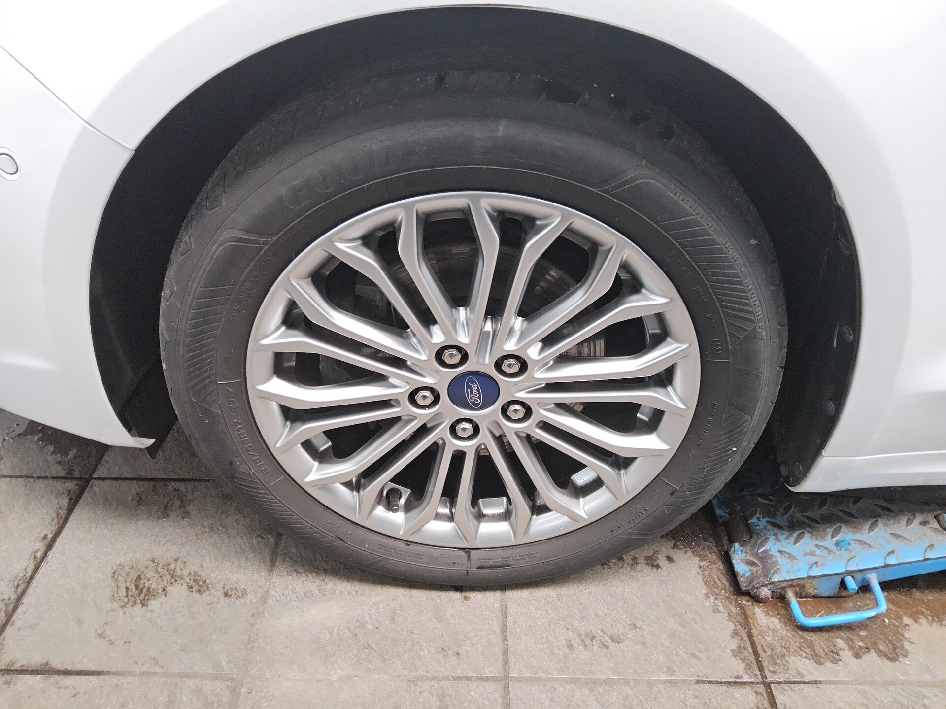 Ford Mondeo Turnier 2.0 EB Titanium Navi LED AHK Shz 10