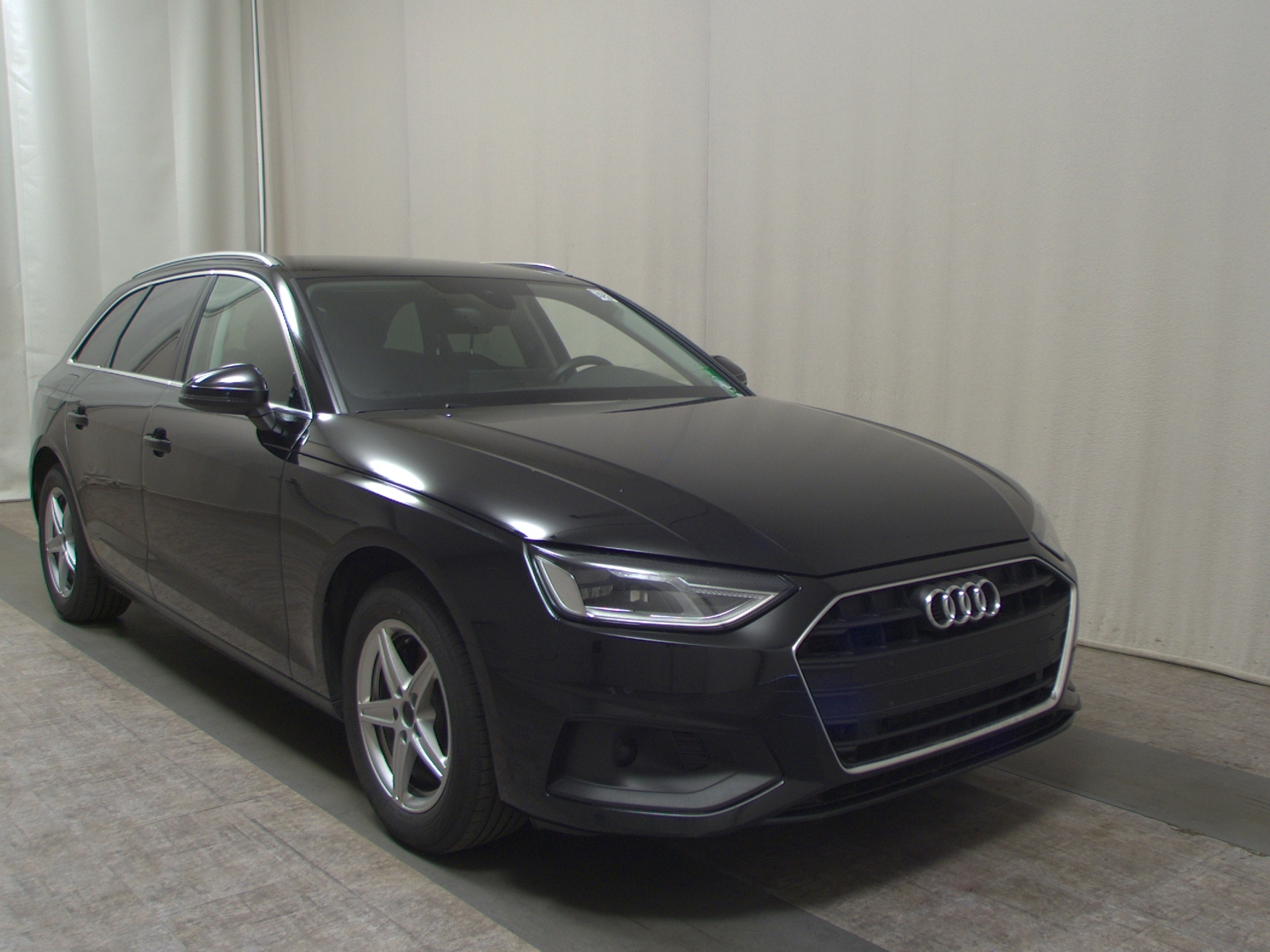 Audi A4 Avant 35 TDI Navi LED ACC AHK Sound PDC 3