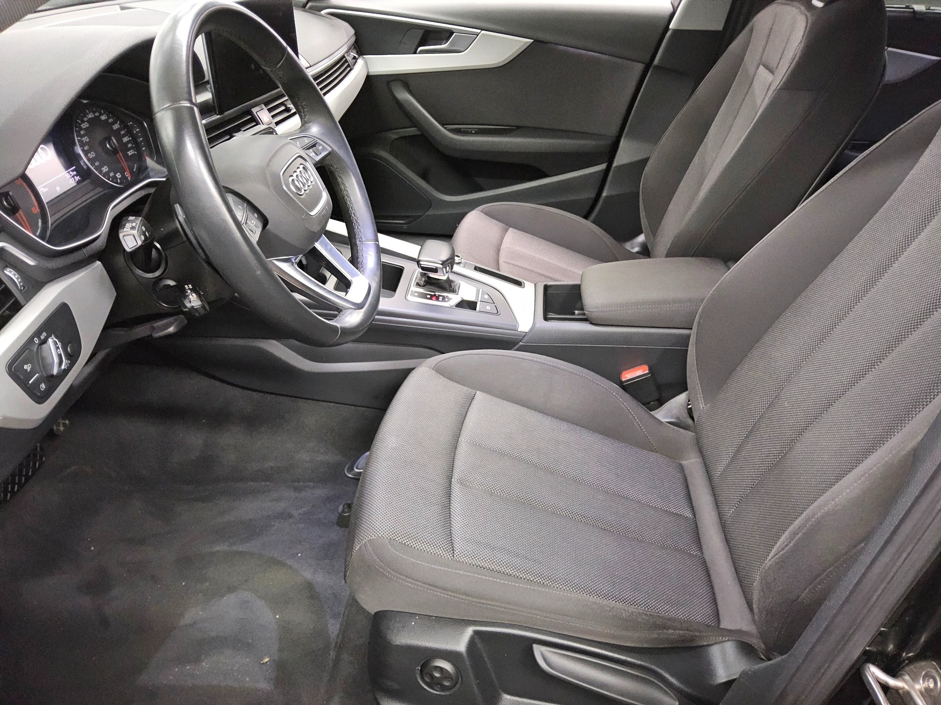 Audi A4 Avant 35 TDI Navi LED ACC AHK Sound PDC 8