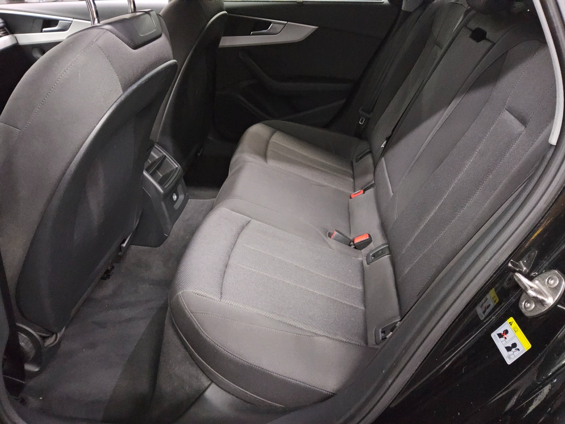 Audi A4 Avant 35 TDI Navi LED ACC AHK Sound PDC 13