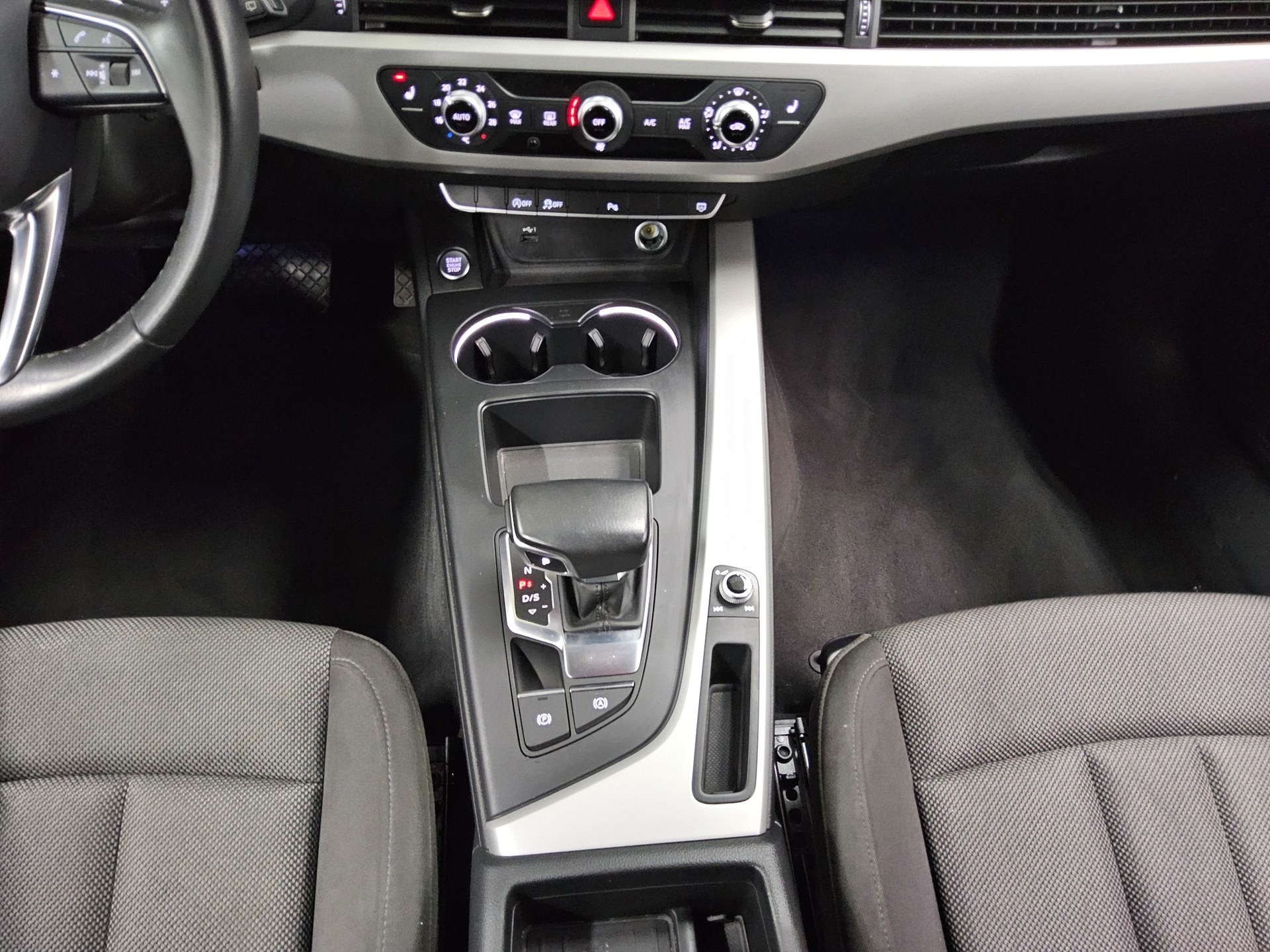 Audi A4 Avant 35 TDI Navi LED ACC AHK Sound PDC 6