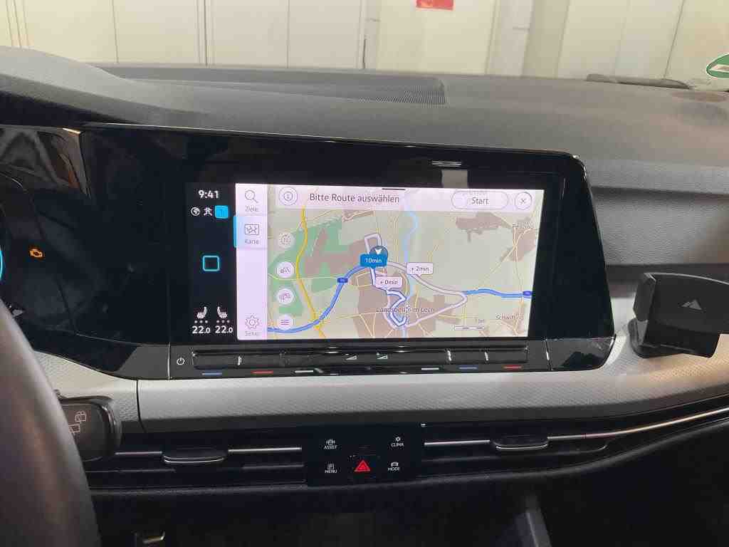 Volkswagen Golf-8 Var. 2.0 TDI Move Pano AHK H/K Sthzg 9