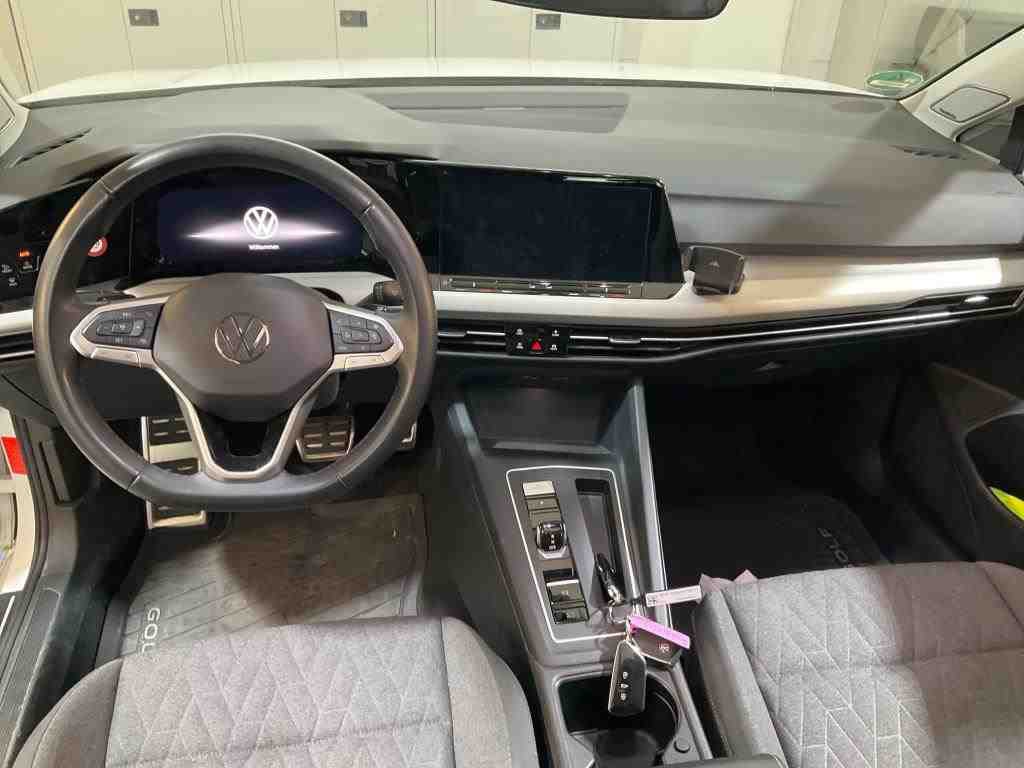 Volkswagen Golf-8 Var. 2.0 TDI Move Pano AHK H/K Sthzg 5