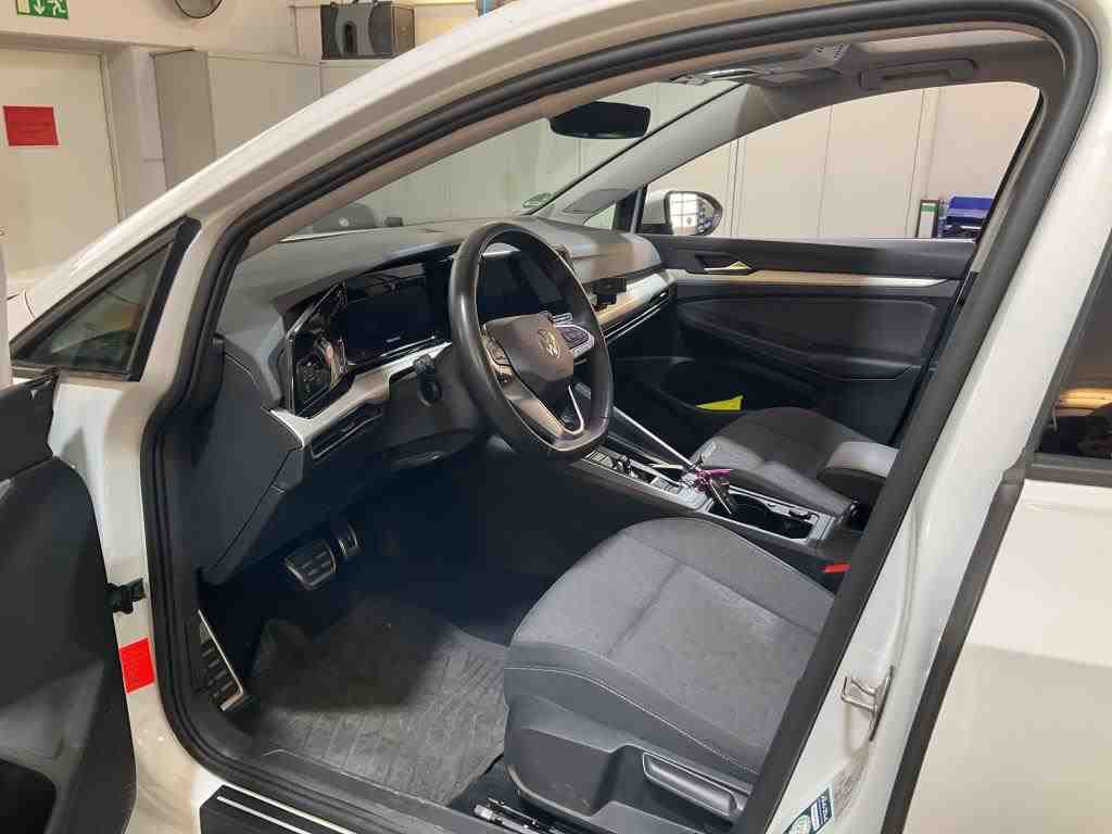 Volkswagen Golf-8 Var. 2.0 TDI Move Pano AHK H/K Sthzg 6