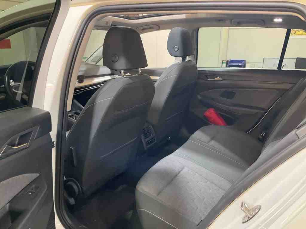 Volkswagen Golf-8 Var. 2.0 TDI Move Pano AHK H/K Sthzg 7