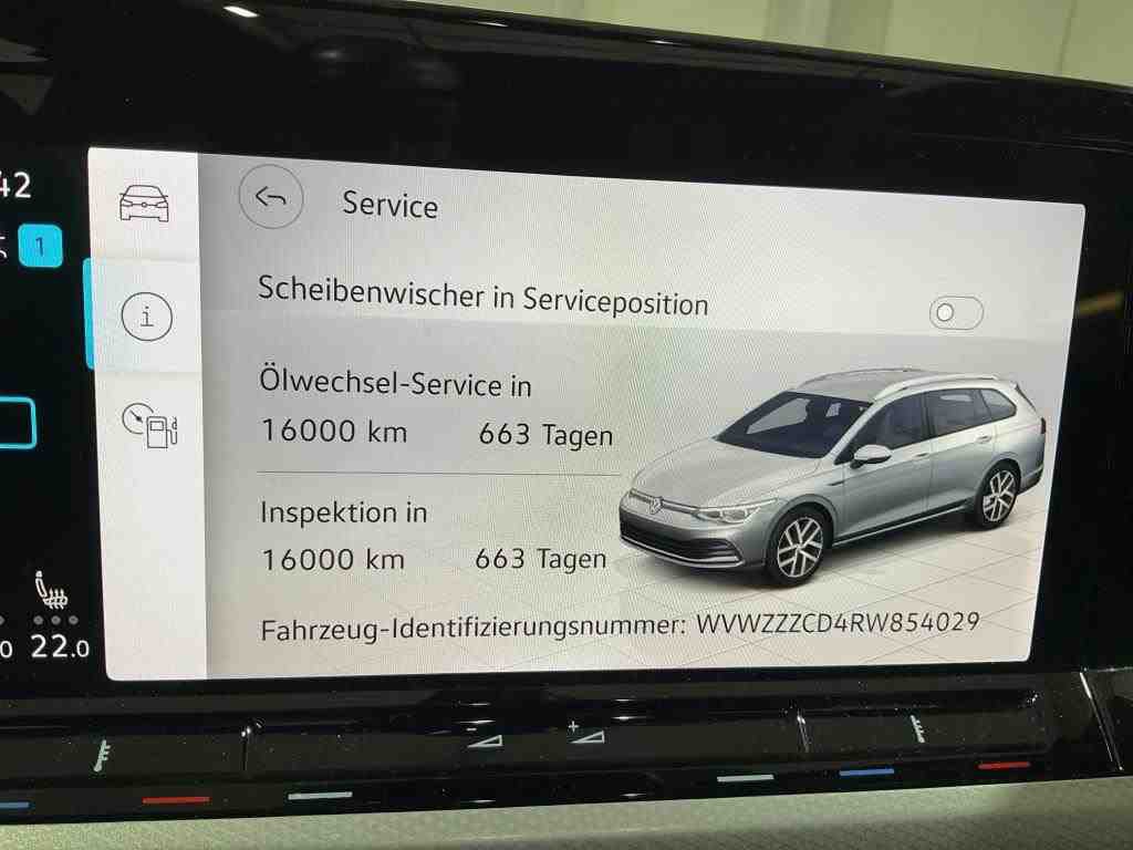 Volkswagen Golf-8 Var. 2.0 TDI Move Pano AHK H/K Sthzg 10