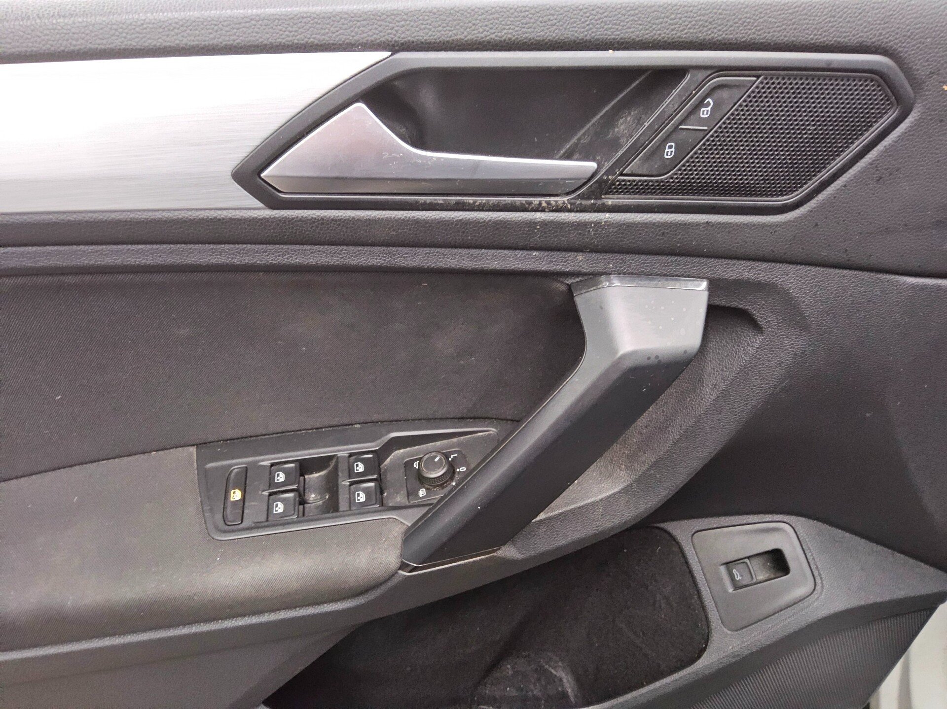 Volkswagen Tiguan 2.0 TDI Comf. Navi AHK ACC PDC DAB+ 9