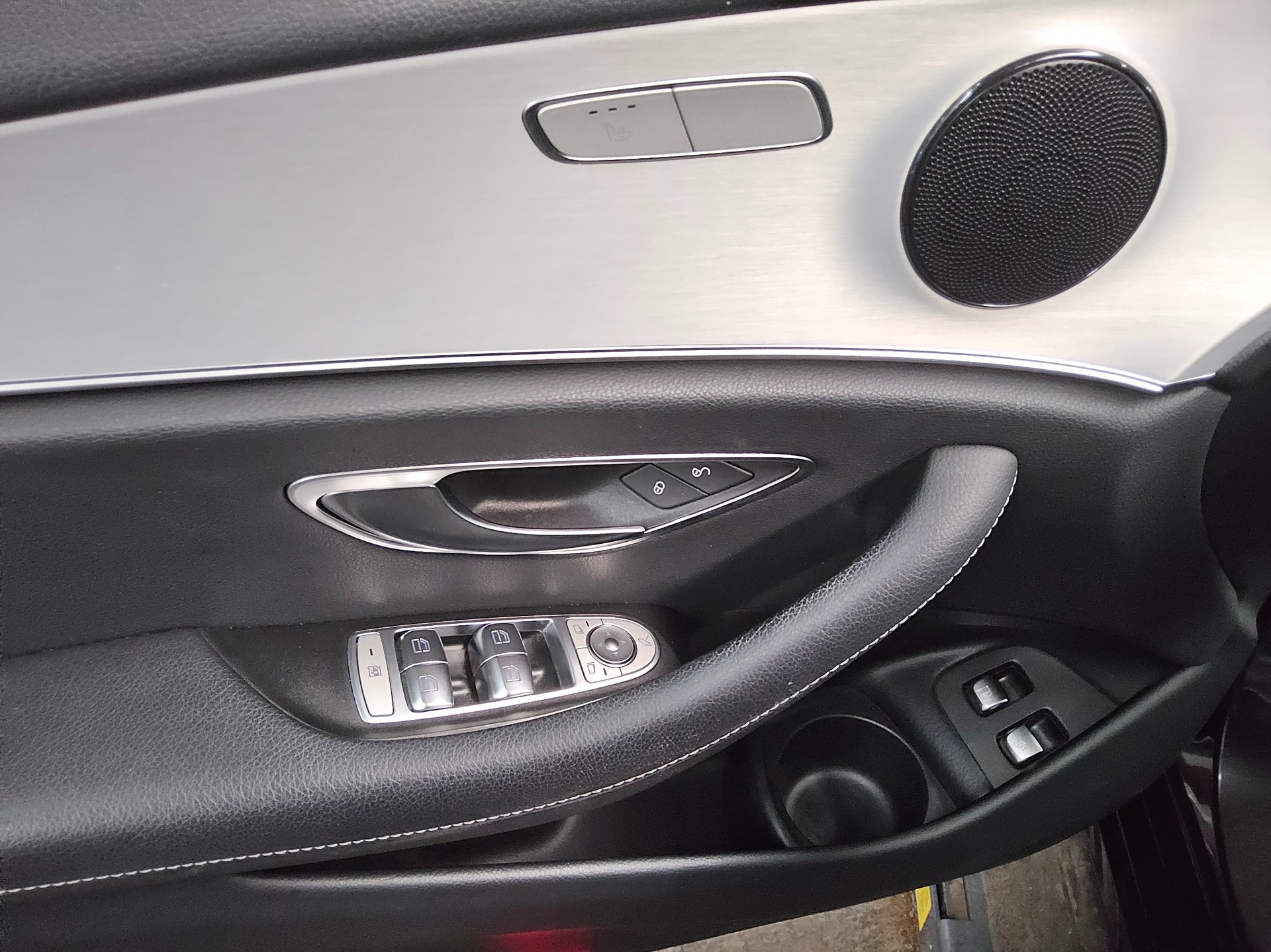Mercedes-Benz E 300 T e Avantgarde Night Navi LED Pano AHK RFK 10