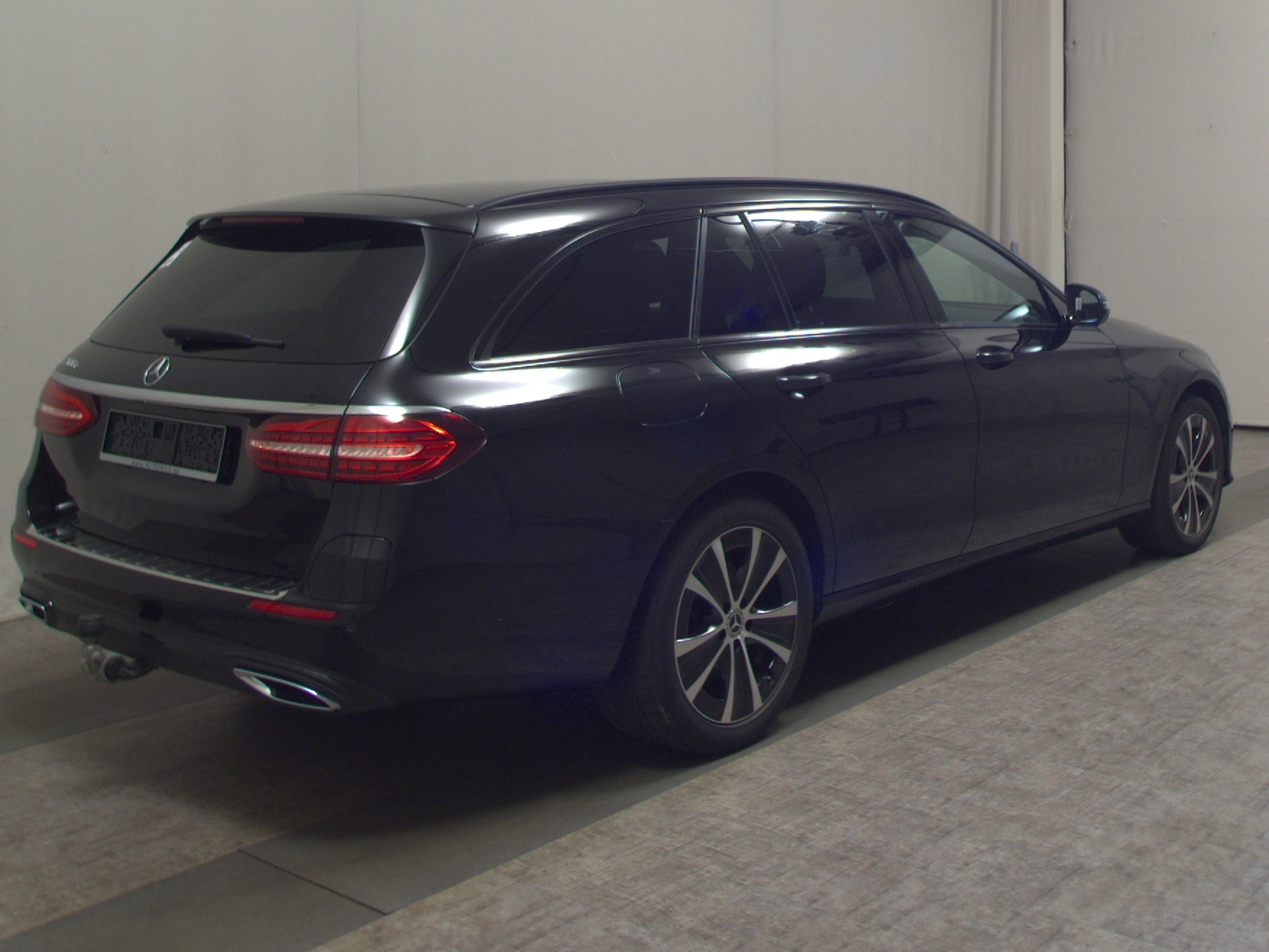 Mercedes-Benz E 300 T e Avantgarde Night Navi LED Pano AHK RFK 4