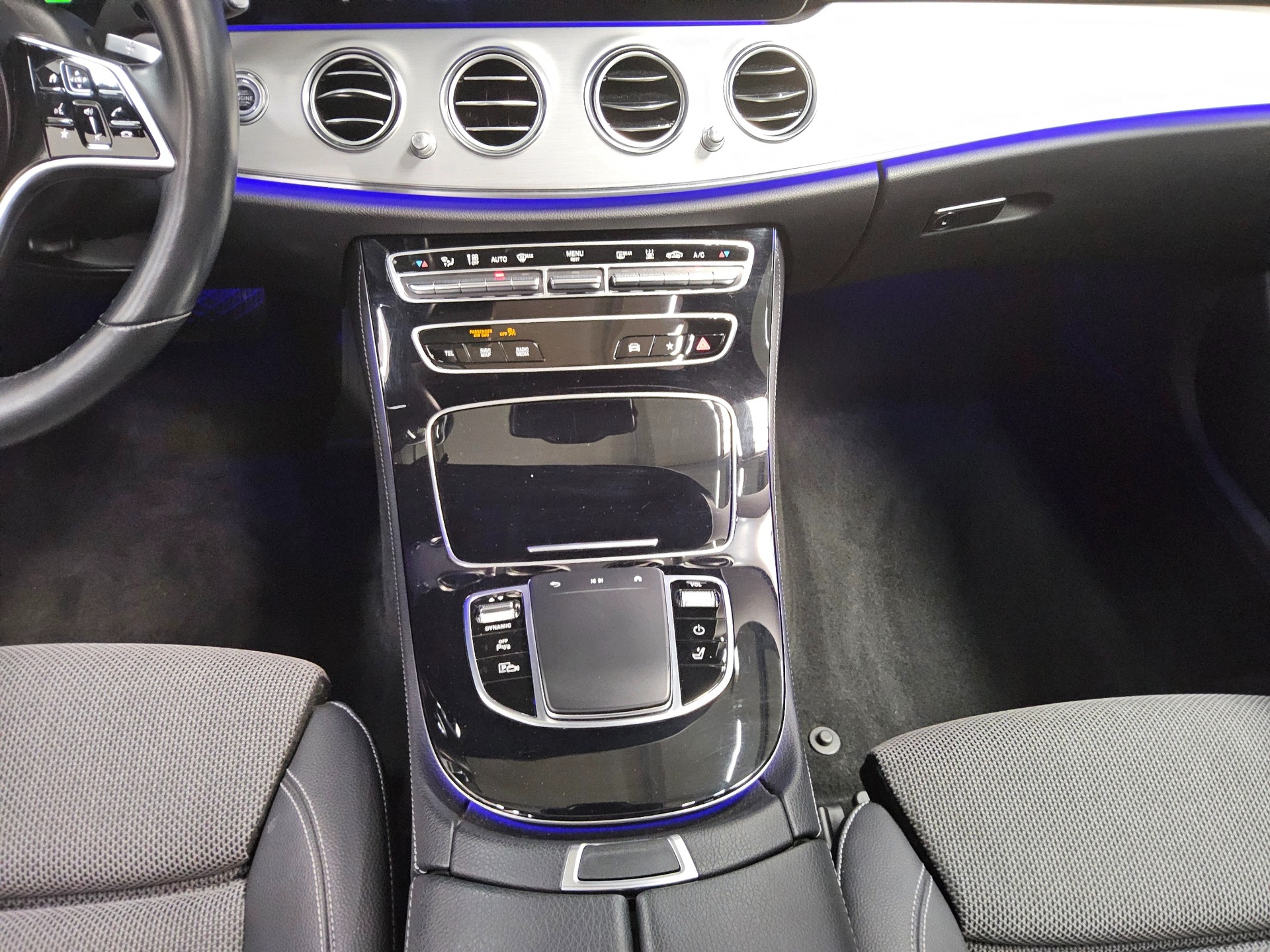 Mercedes-Benz E 300 T e Avantgarde Night Navi LED Pano AHK RFK 6