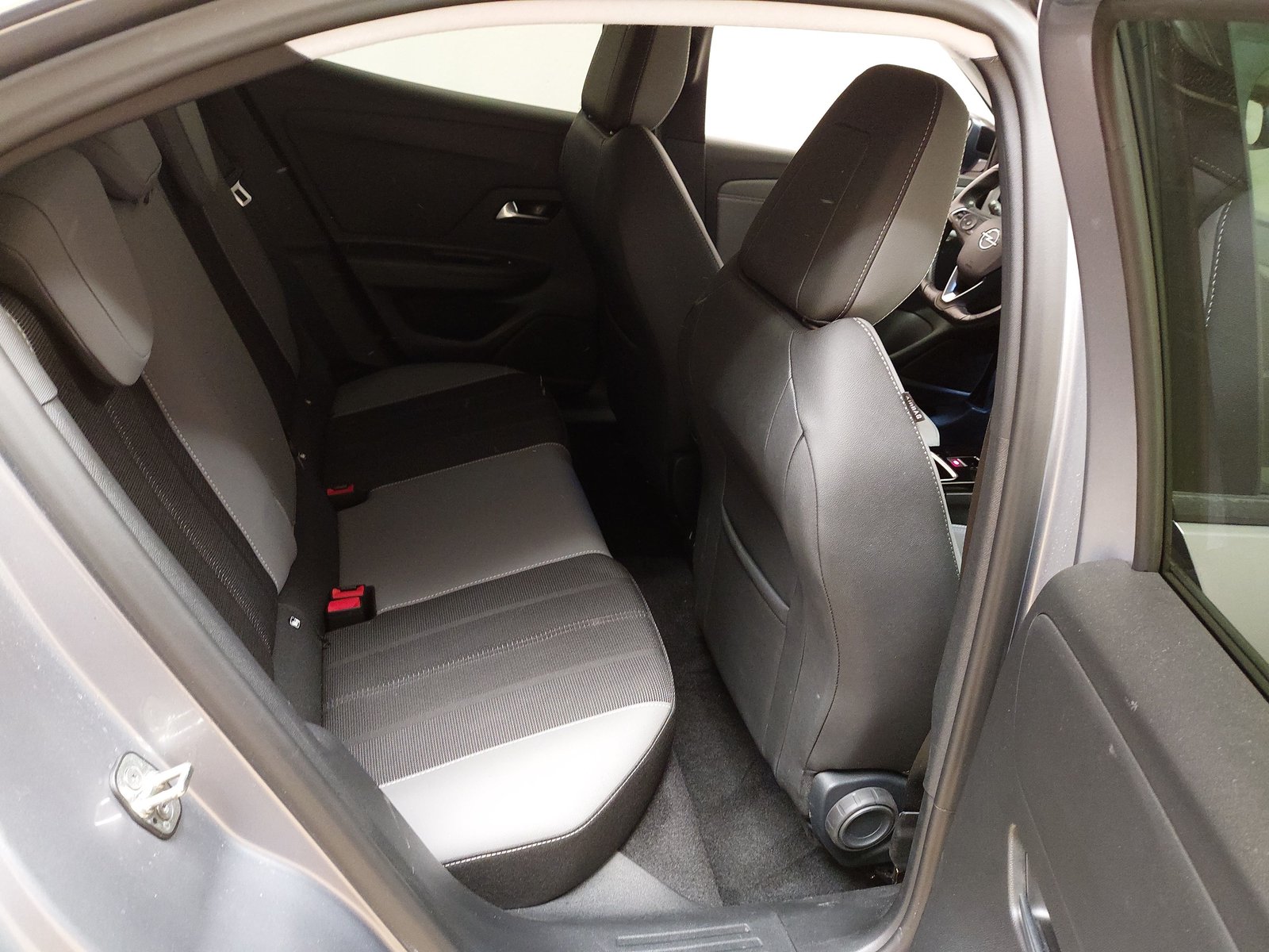 Opel Mokka-e Elegance NAVI LED SHZ RFK 12