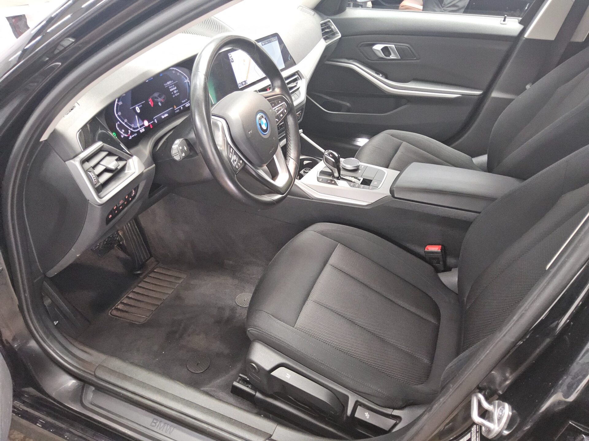 BMW 330e Advantage Navi LED LC-Pro RfK PDC 8