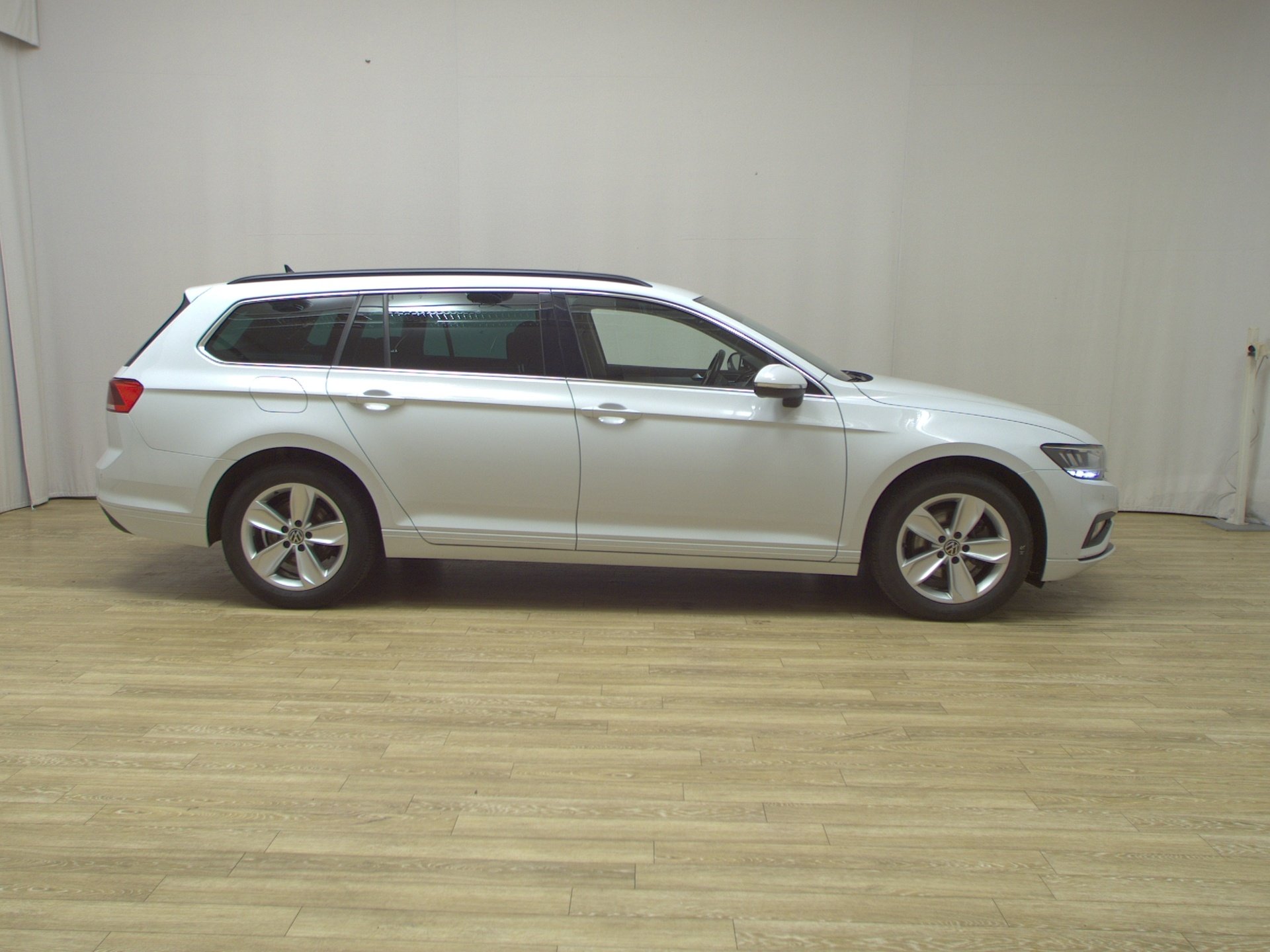 Volkswagen Passat Var. 2.0 TDI Business Navi LED AID RFK AHK