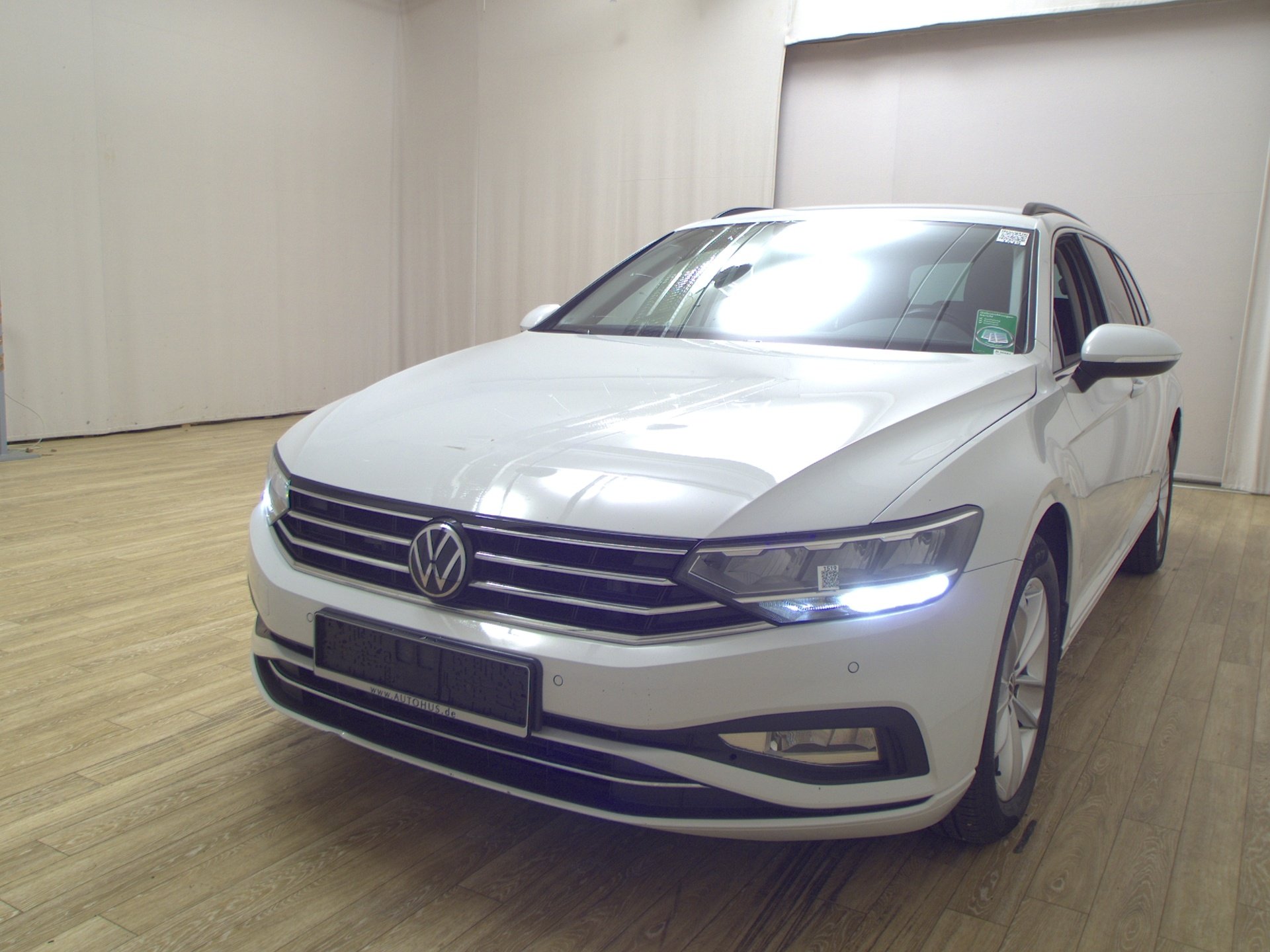 Volkswagen Passat Var. 2.0 TDI Business Navi LED AID RFK AHK 2