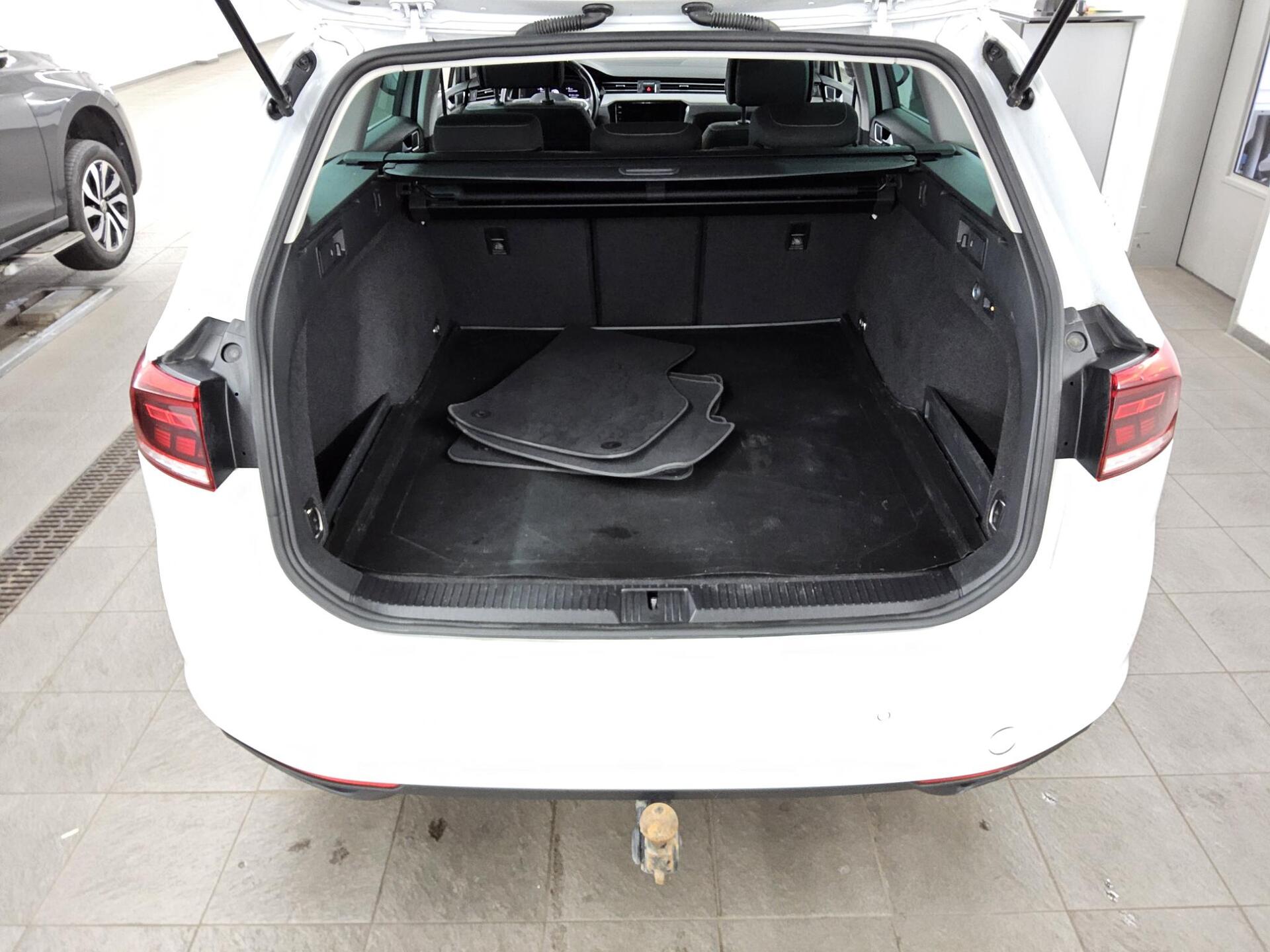 Volkswagen Passat Var. 2.0 TDI Business Navi LED AID RFK AHK 12