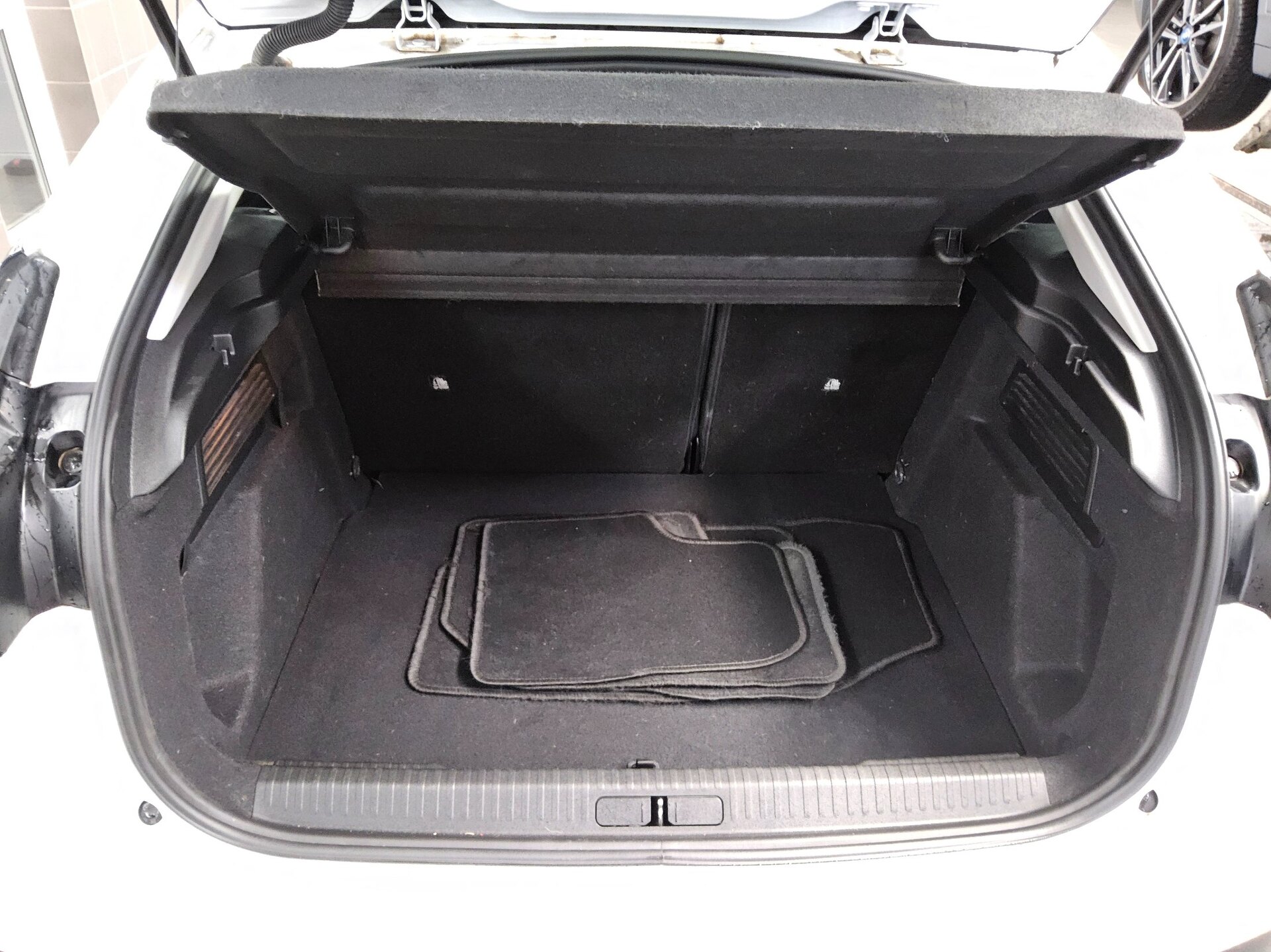 Citroën C4 1.5 BlueHDi Feel Navi DAB Klima DigiTacho 12