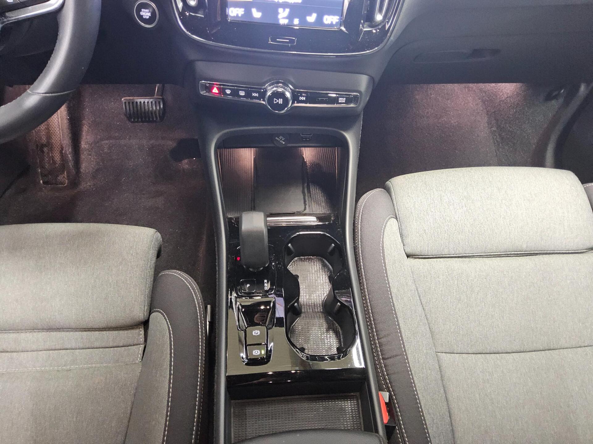 Volvo XC40 T5 Recharge Plus Dark Navi LED RFK StHzg 6