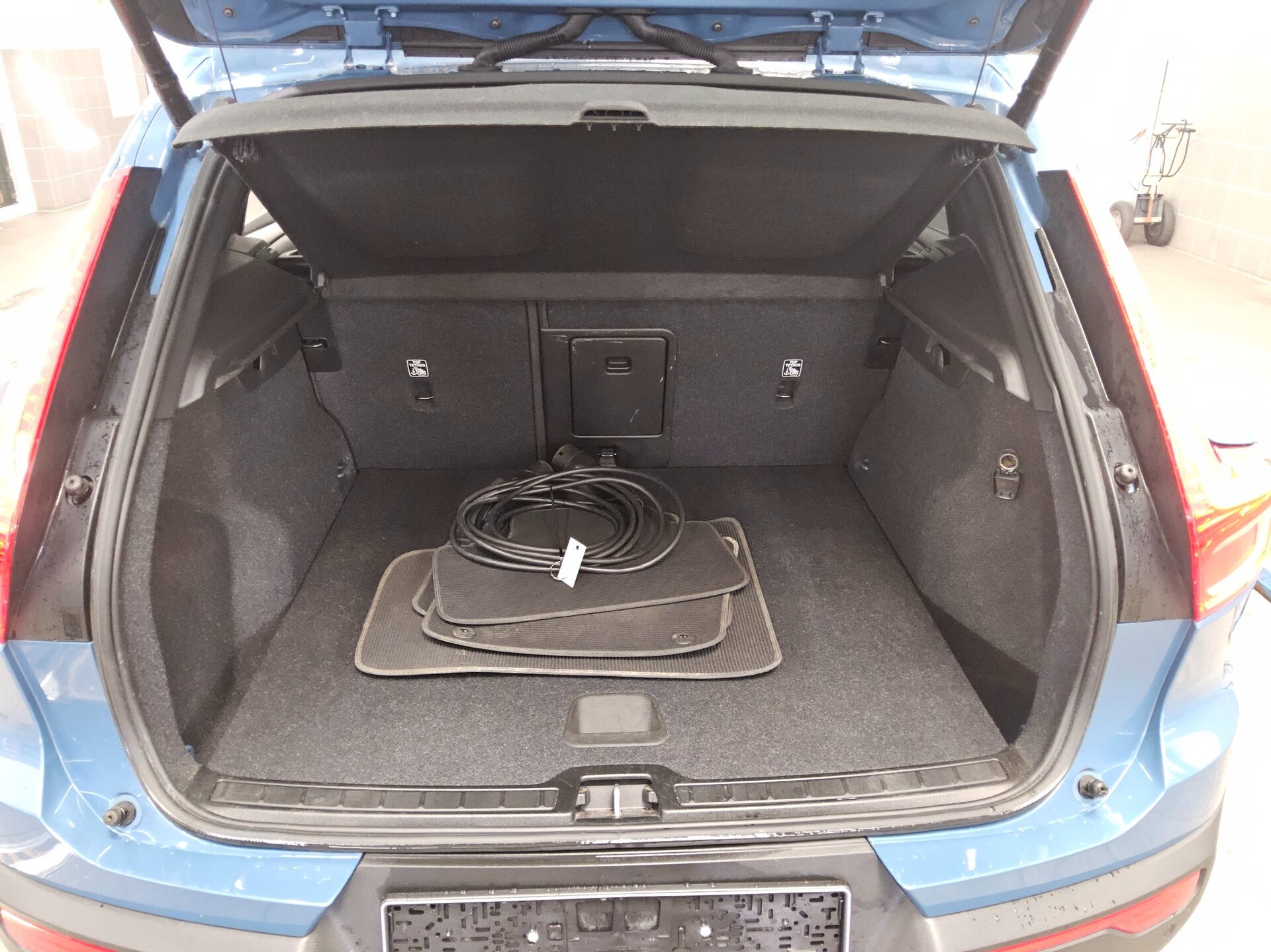 Volvo XC40 T5 Recharge Plus Dark Navi LED RFK StHzg 12
