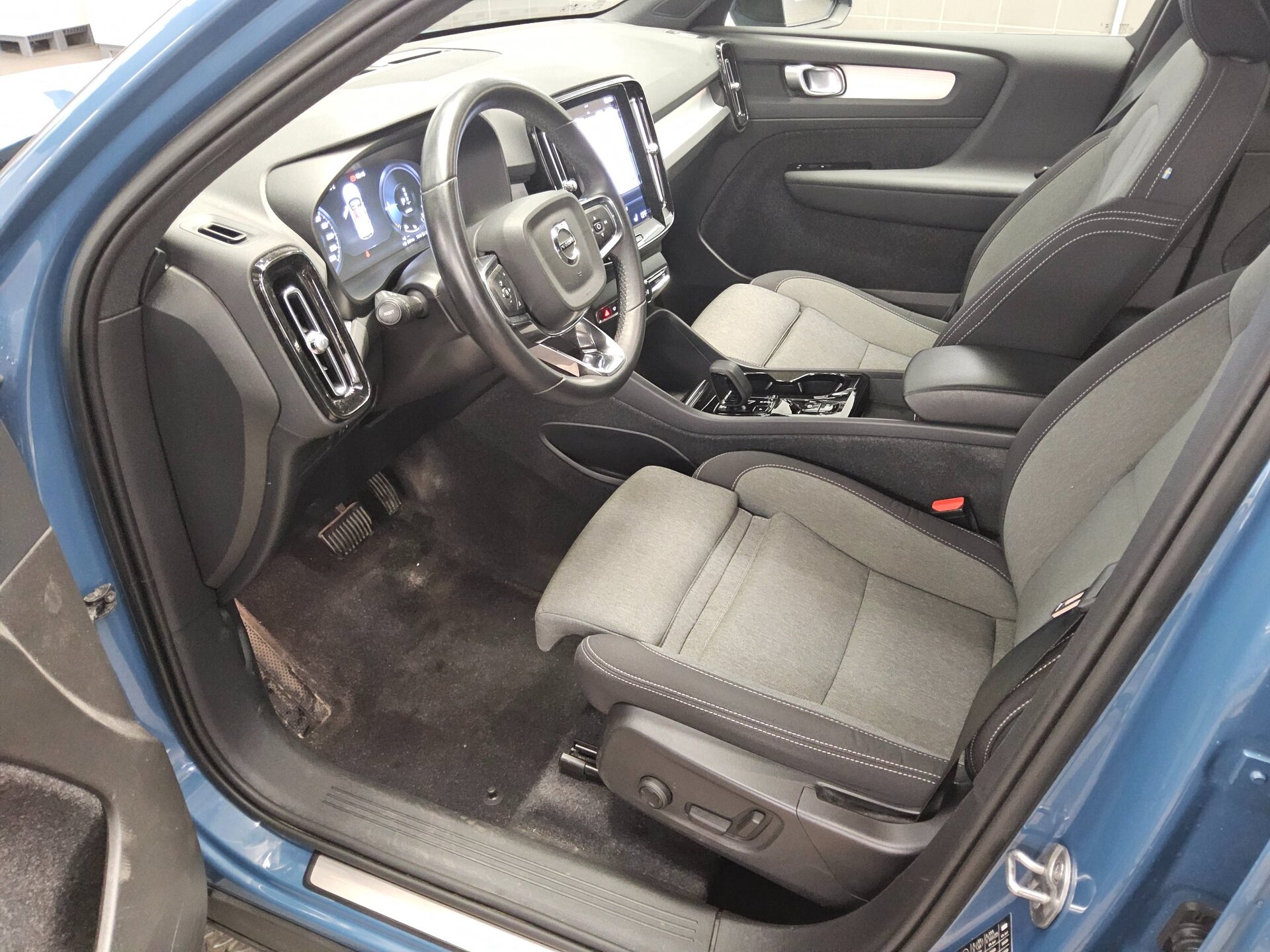 Volvo XC40 T5 Recharge Plus Dark Navi LED RFK StHzg 8