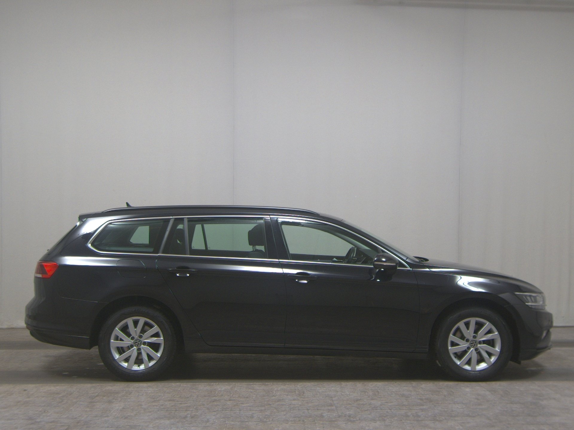 Volkswagen Passat Var. 2.0 TDI Business Navi LED AID RFK