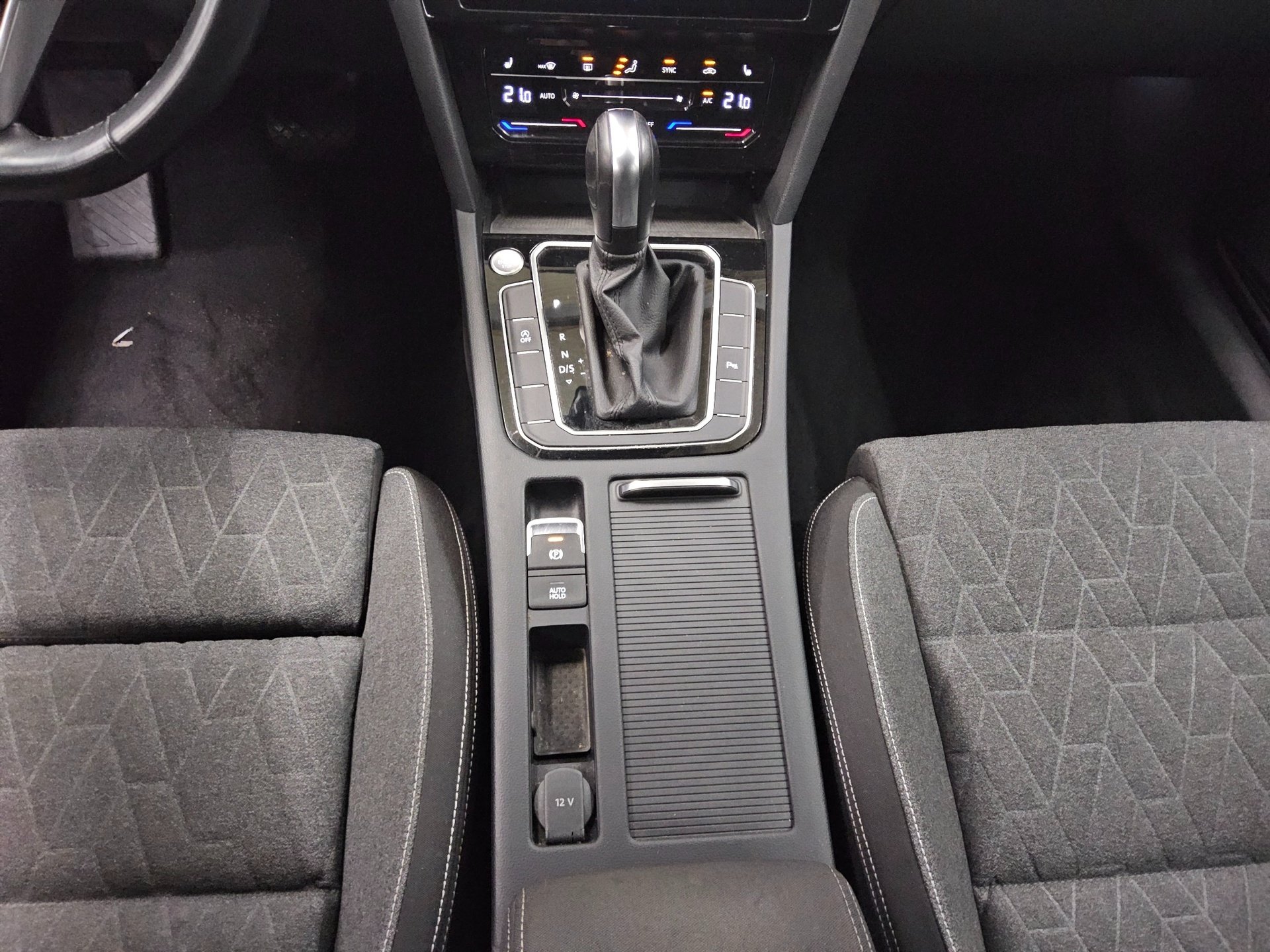 Volkswagen Passat Var. 2.0 TDI Business Navi LED AID RFK 6
