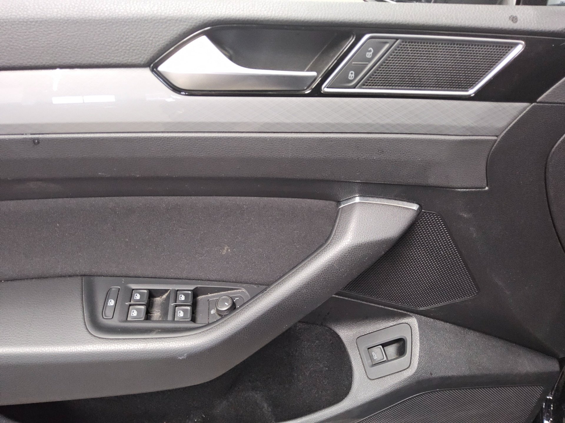 Volkswagen Passat Var. 2.0 TDI Business Navi LED AID RFK 10