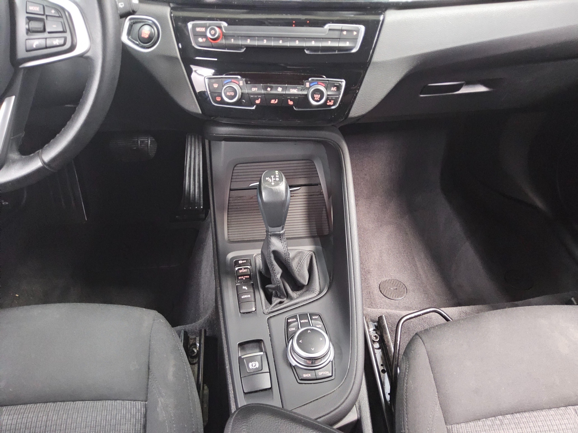 BMW X1 xDrive25e Advantage Navi LED PDC 6
