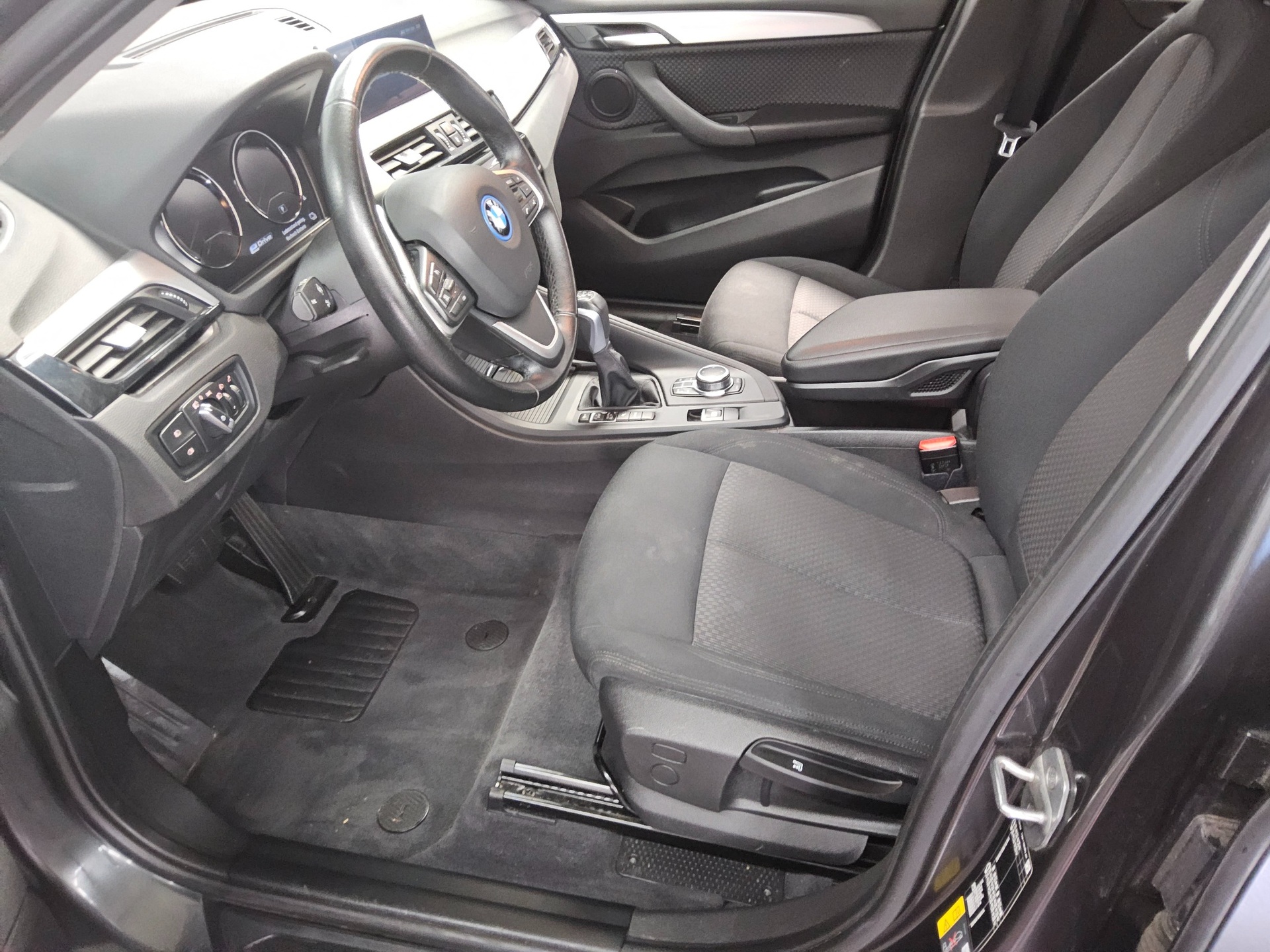BMW X1 xDrive25e Advantage Navi LED PDC 8