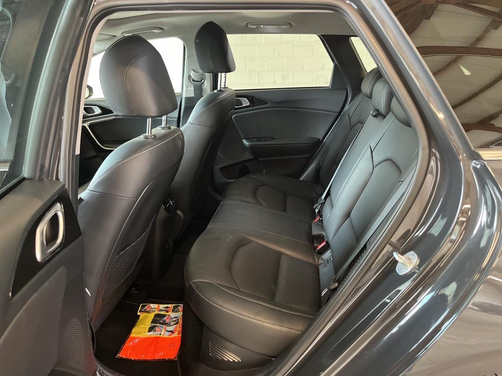 Kia cee'd 1.6 PHEV Platinum PANO RFK 7