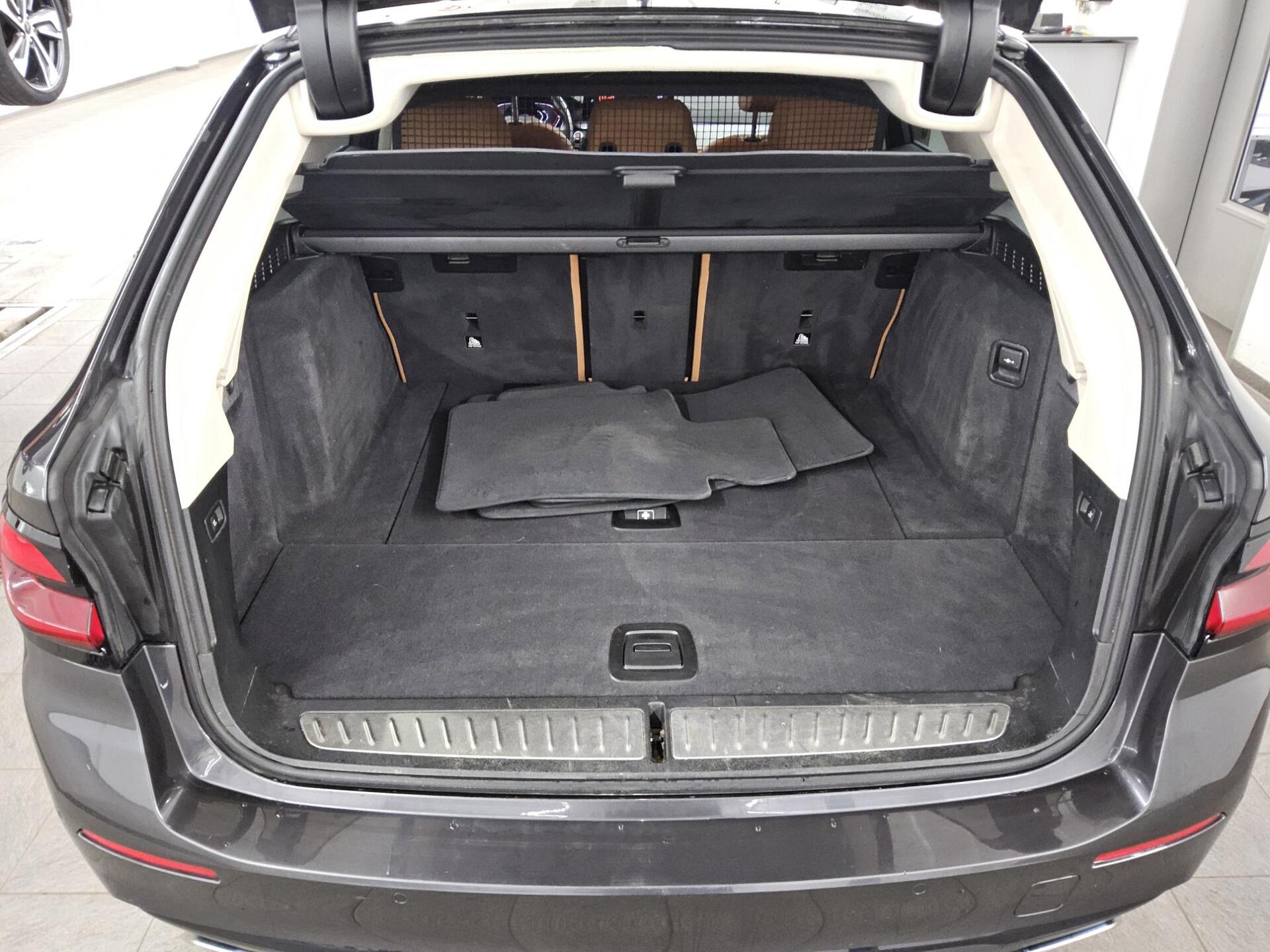 BMW 520dA Touring Navi LED LC-Pro Leder Kamera 12