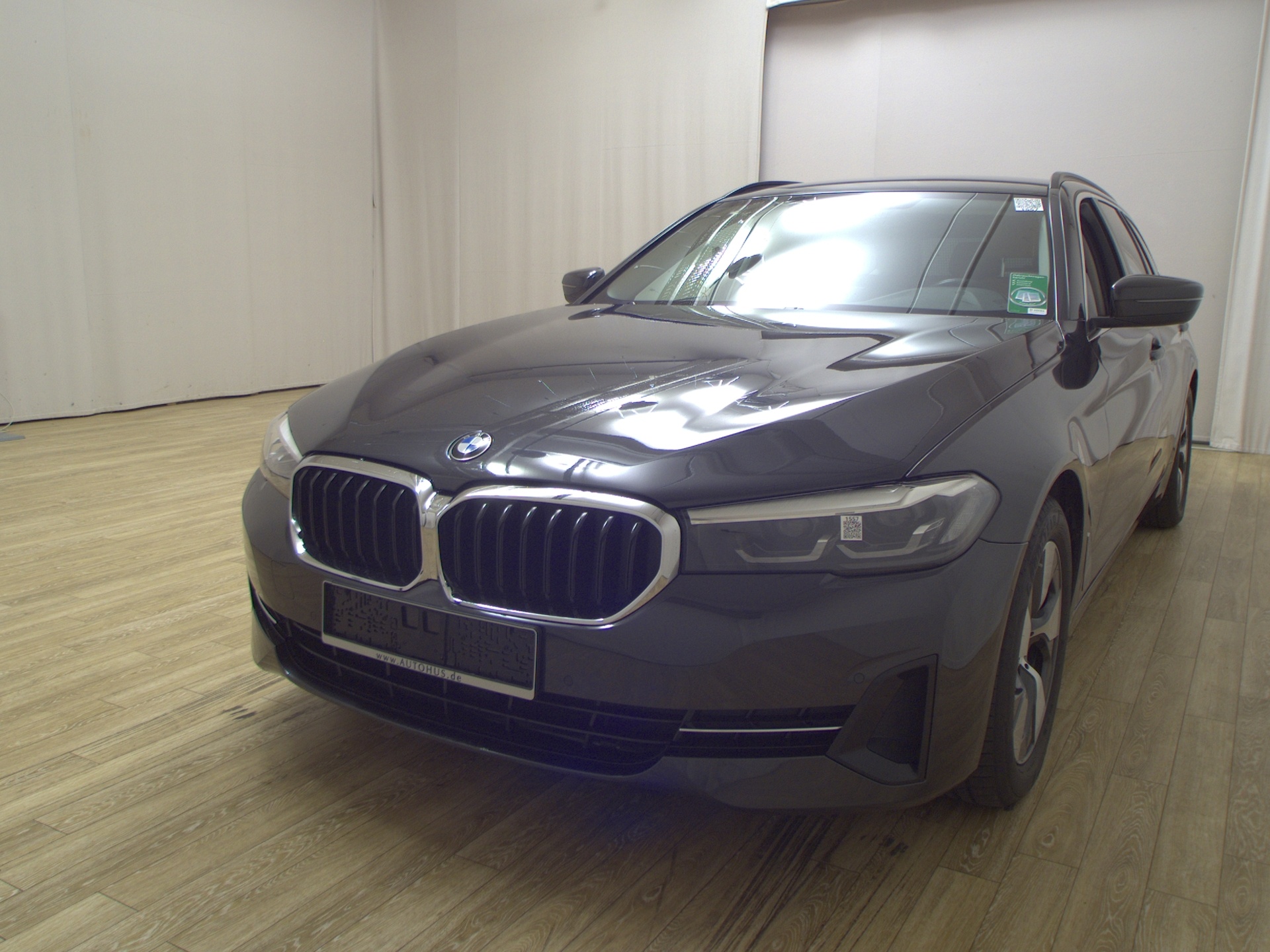 BMW 520dA Touring Navi LED LC-Pro Leder Kamera 2