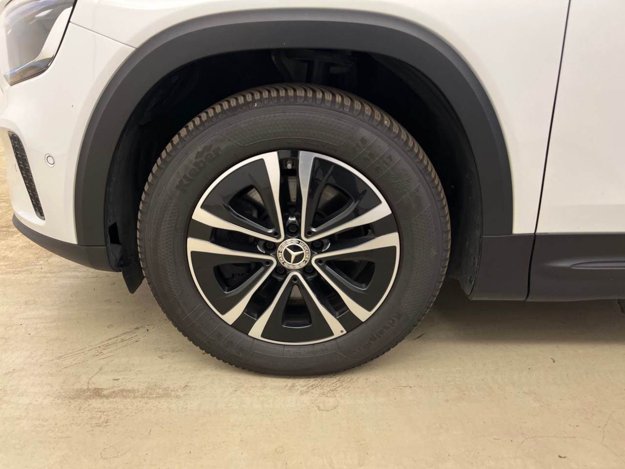Mercedes-Benz GLB 200 d AHK 11