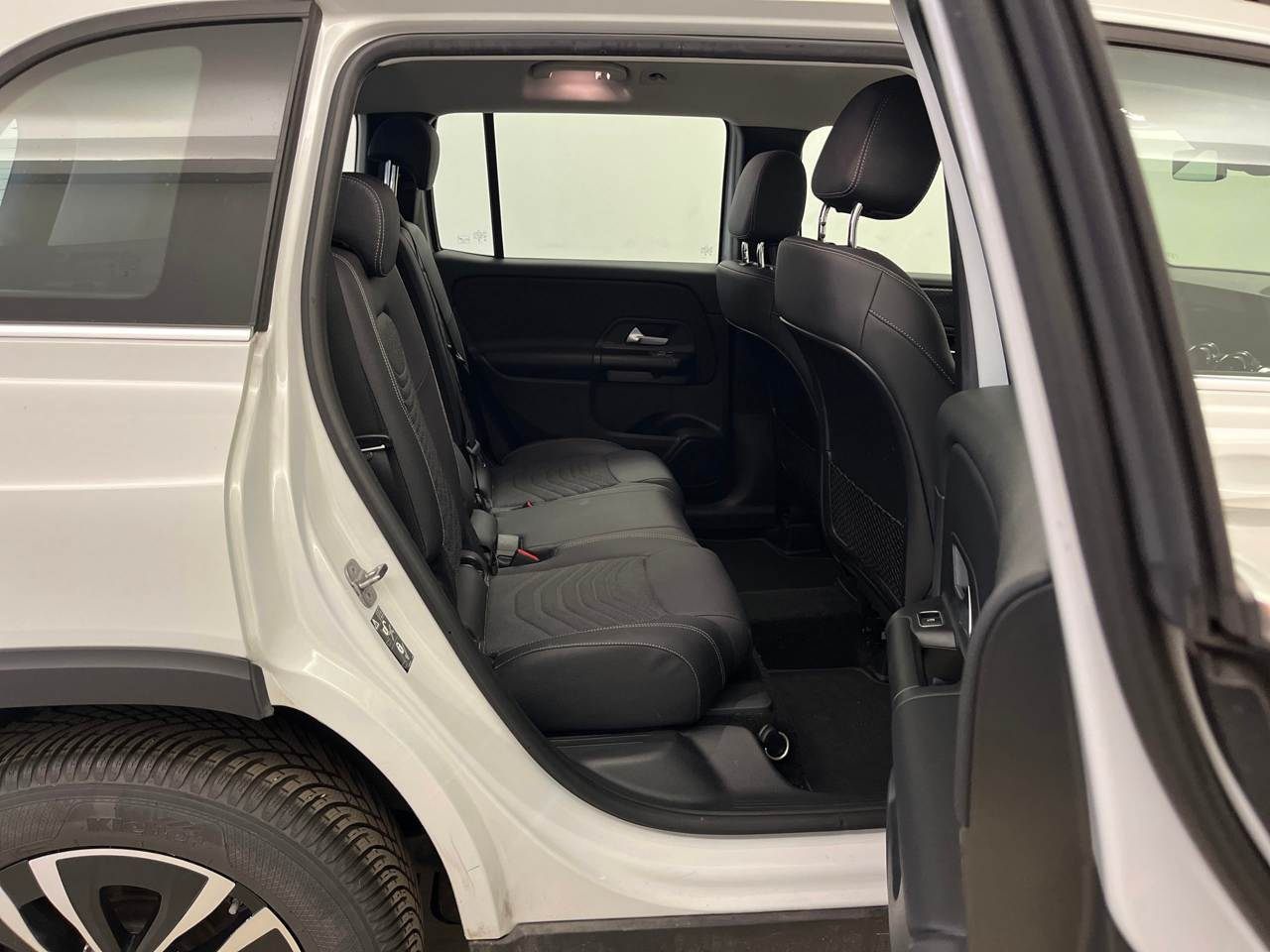 Mercedes-Benz GLB 200 d AHK 8