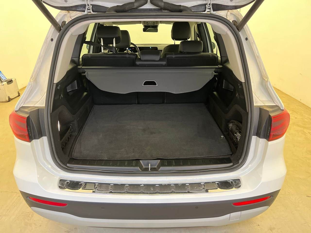 Mercedes-Benz GLB 200 d AHK 12