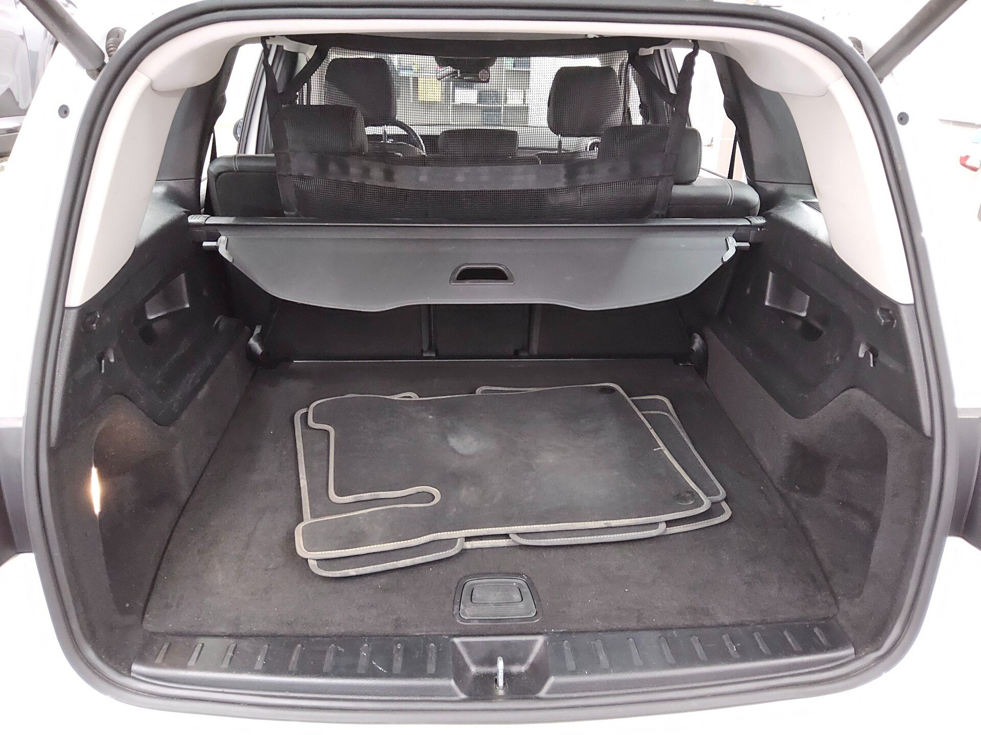 Mercedes-Benz GLB 220 d Progressive Navi LED MBUX AHK Distr.+ 12