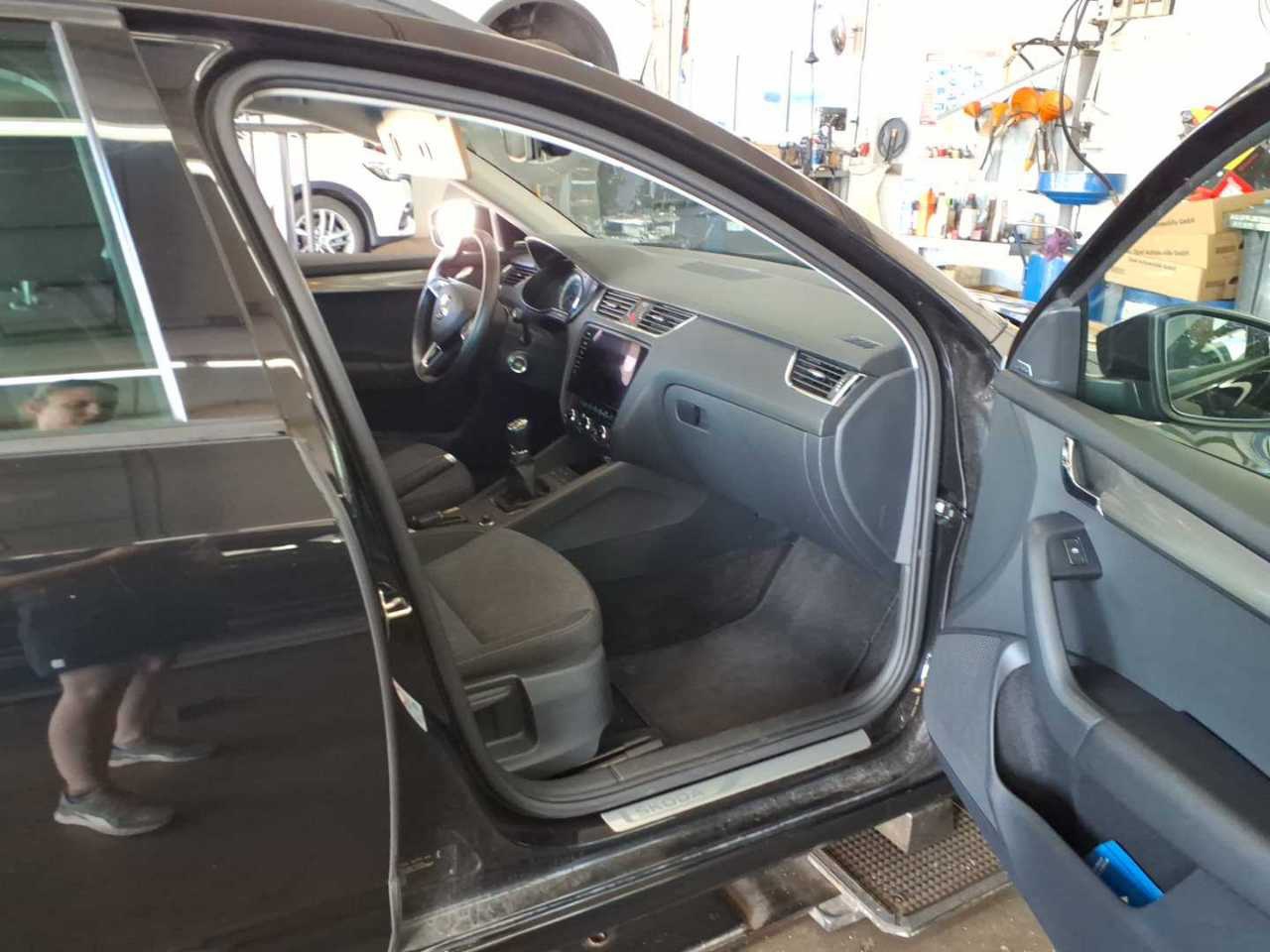 Skoda Octavia Kombi 2.0 TDI Soleil CANTON RFK 6