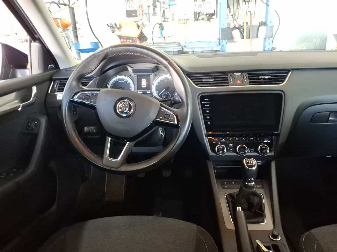 Skoda Octavia Kombi 2.0 TDI Soleil CANTON RFK 5
