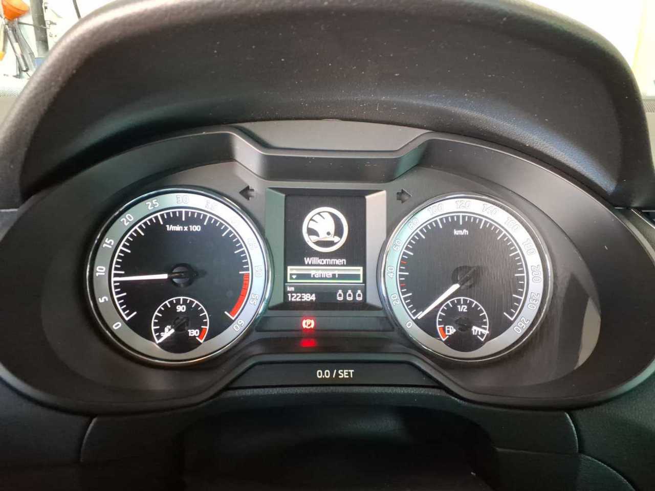 Skoda Octavia Kombi 2.0 TDI Soleil CANTON RFK 8