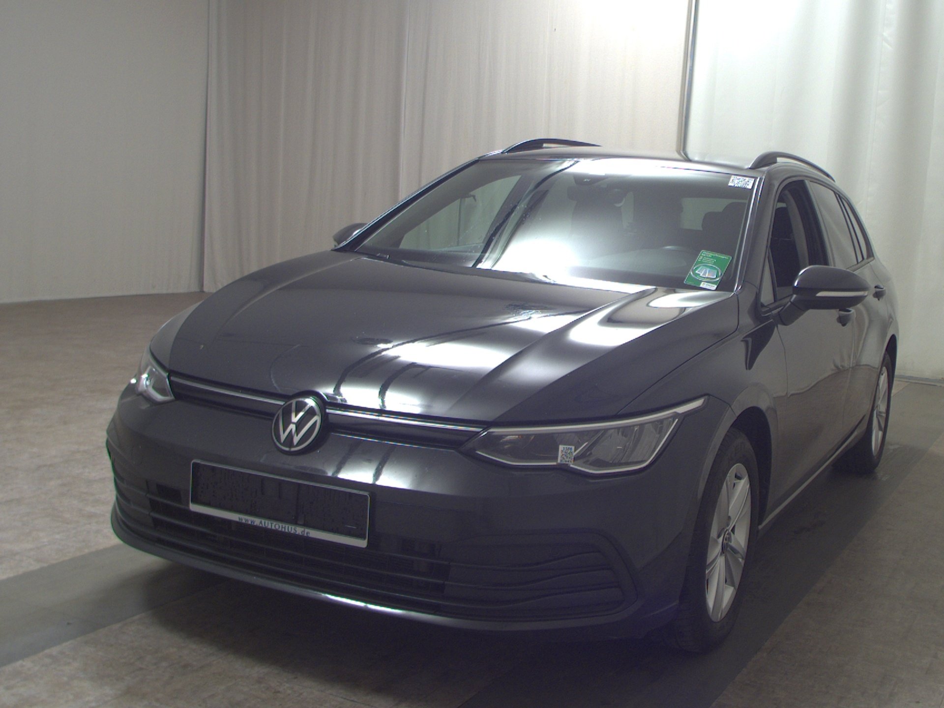 Volkswagen Golf-8 Var. 2.0 TDI Life Navi LED DC ACC AHK Shz 2
