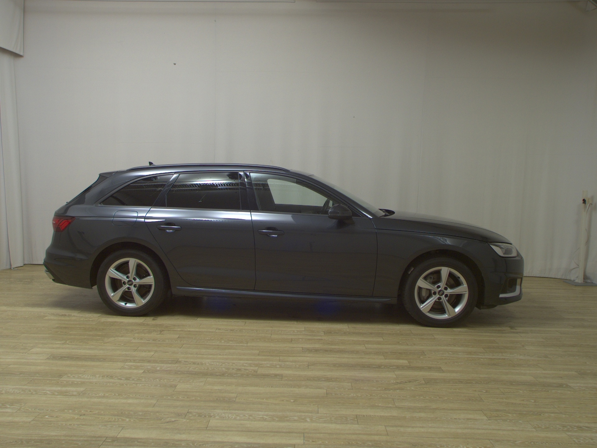 Audi A4 Avant 40 TDI Qu. advanced Nav vc LED Pano ACC