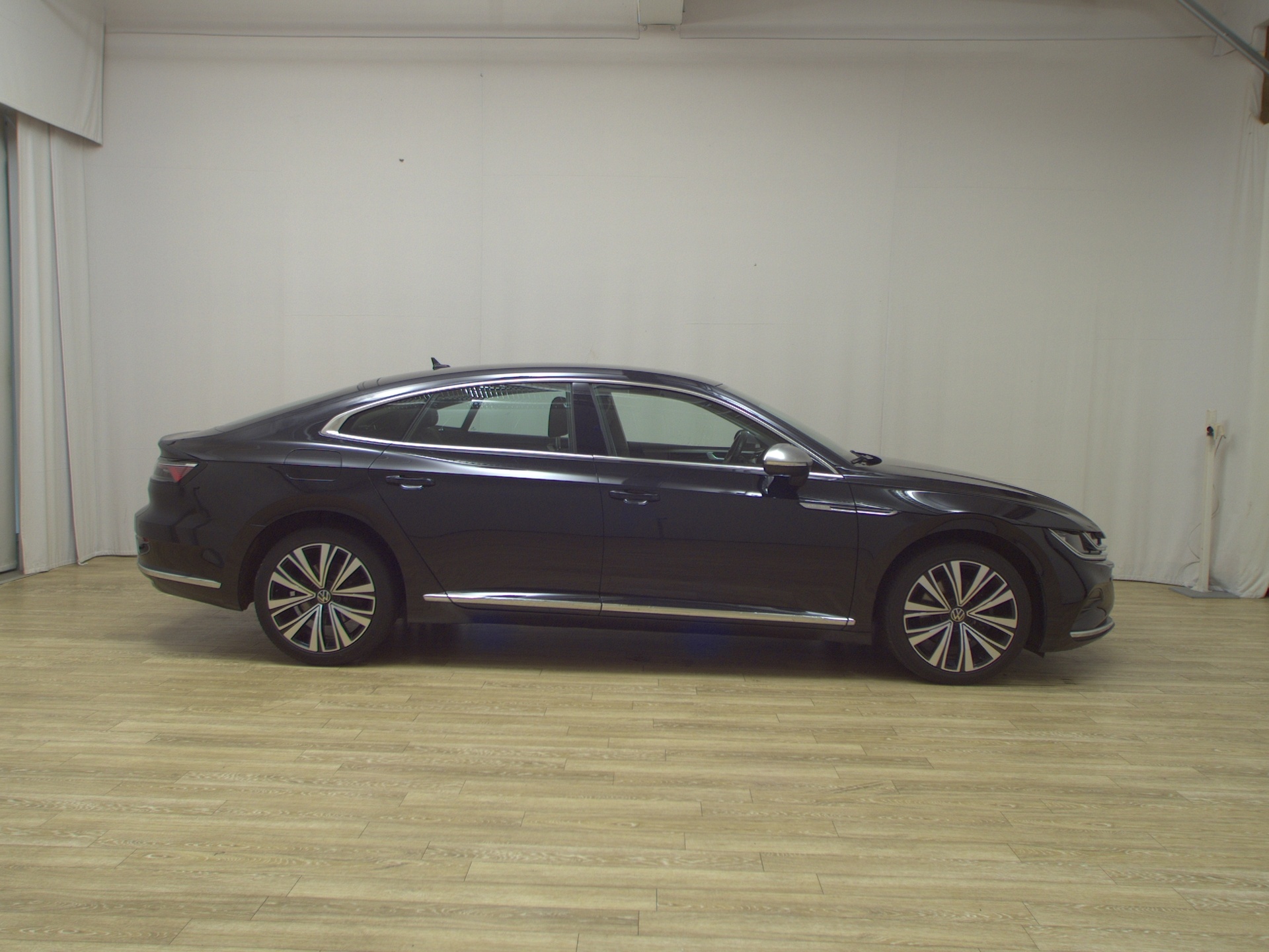 Volkswagen Arteon 2.0 TDI Elegance T-Leder Navi LED AID ACC