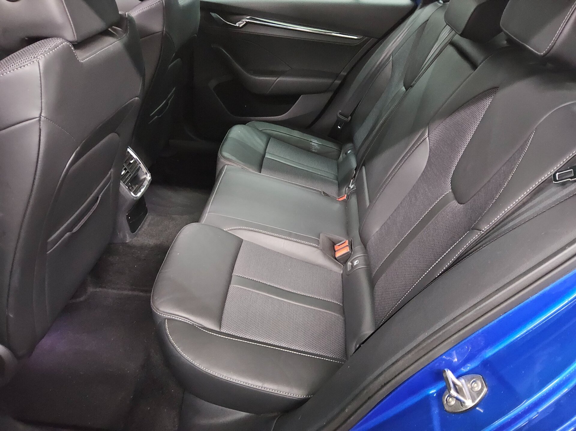 Skoda Octavia Kombi 2.0 TDI Navi vc LED 13