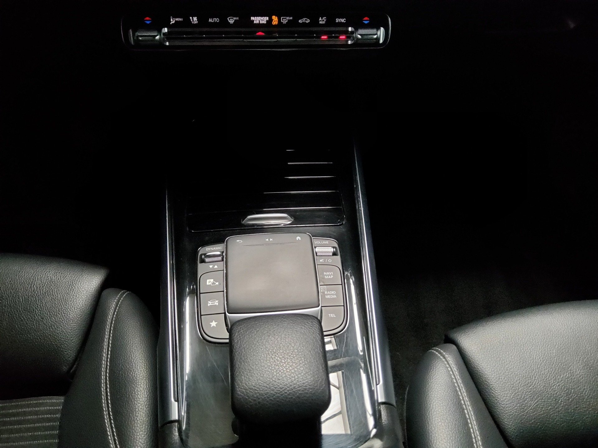 Mercedes-Benz GLB 200 d T-Leder Navi LED 6