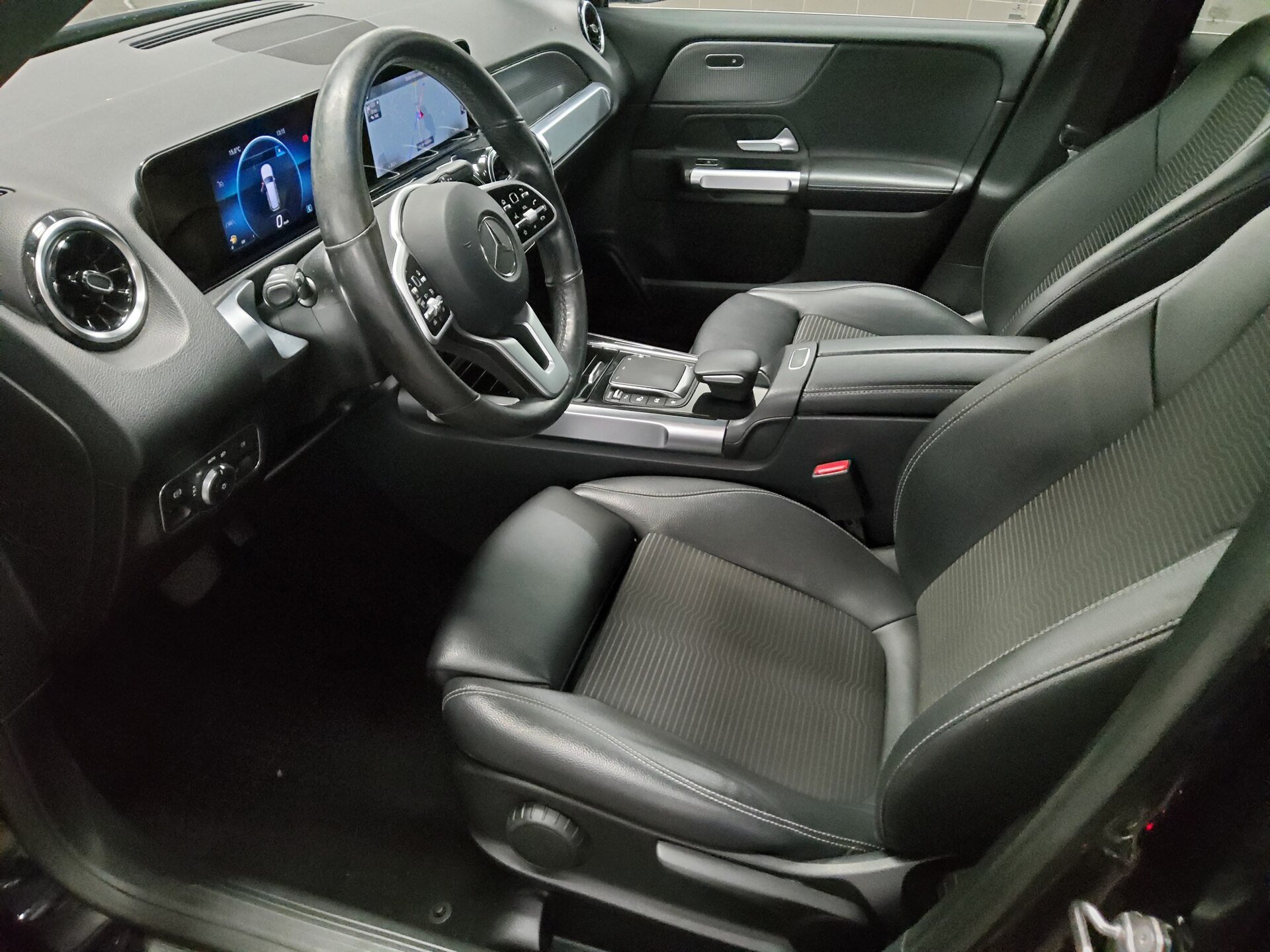 Mercedes-Benz GLB 200 d T-Leder Navi LED 9