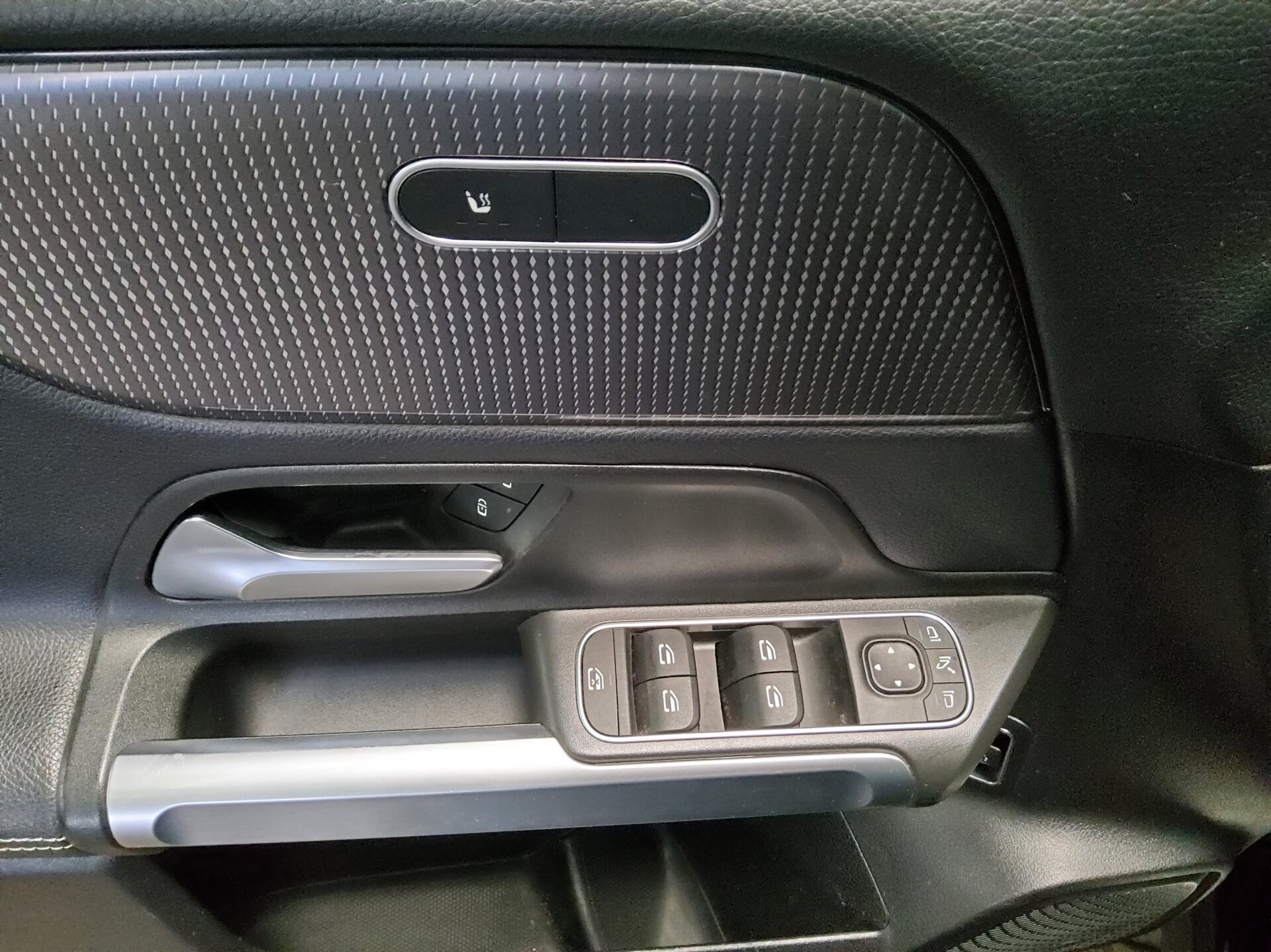 Mercedes-Benz GLB 200 d T-Leder Navi LED 10