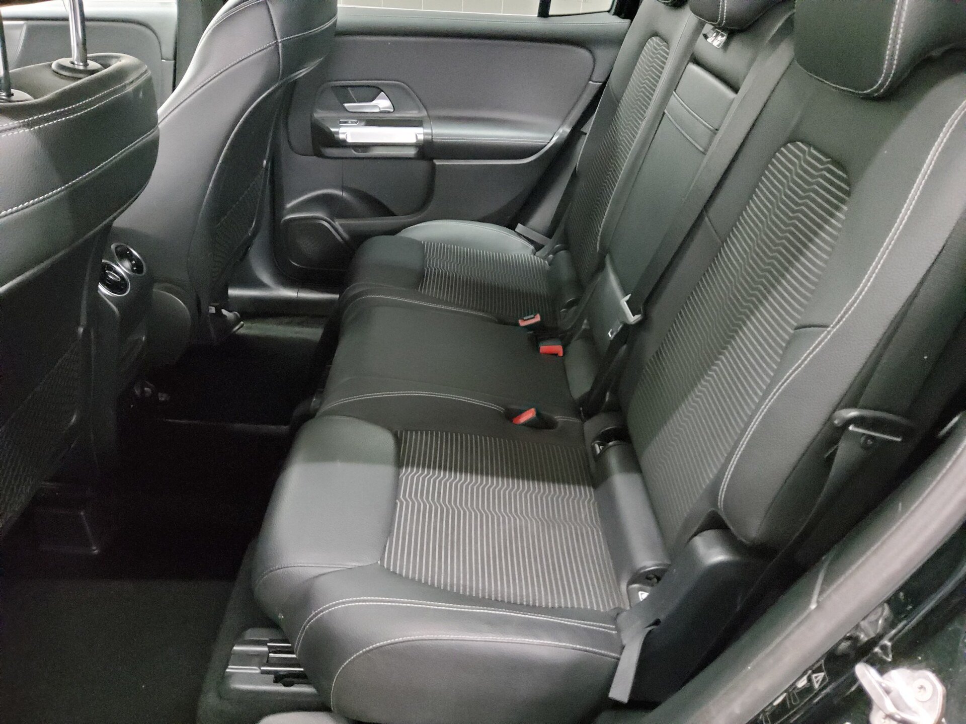 Mercedes-Benz GLB 200 d T-Leder Navi LED 13