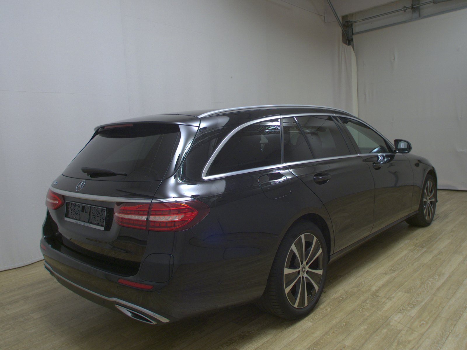 Mercedes-Benz E 300 T e Avantgarde T-Leder Navi LED RFK Wide 4