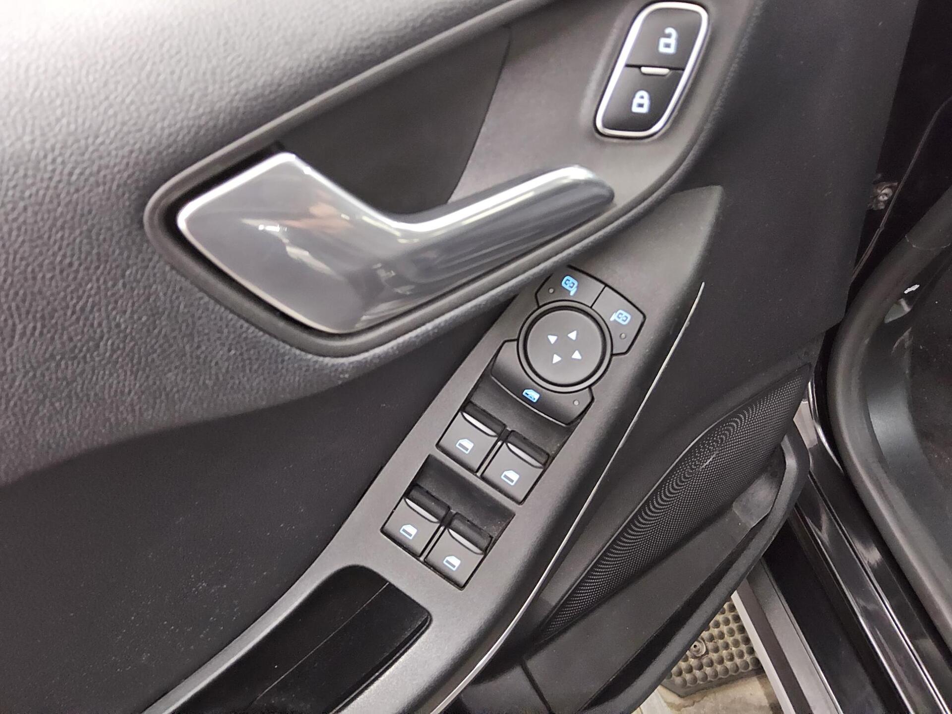 Ford Fiesta 1.0 EB Active Navi LED DAB PDC 9