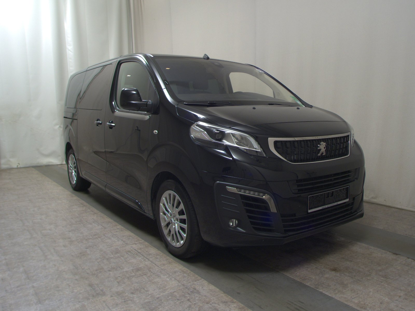 Peugeot Traveller 2.0 BlueHDi Business-Line 8-Sitze AHK 3